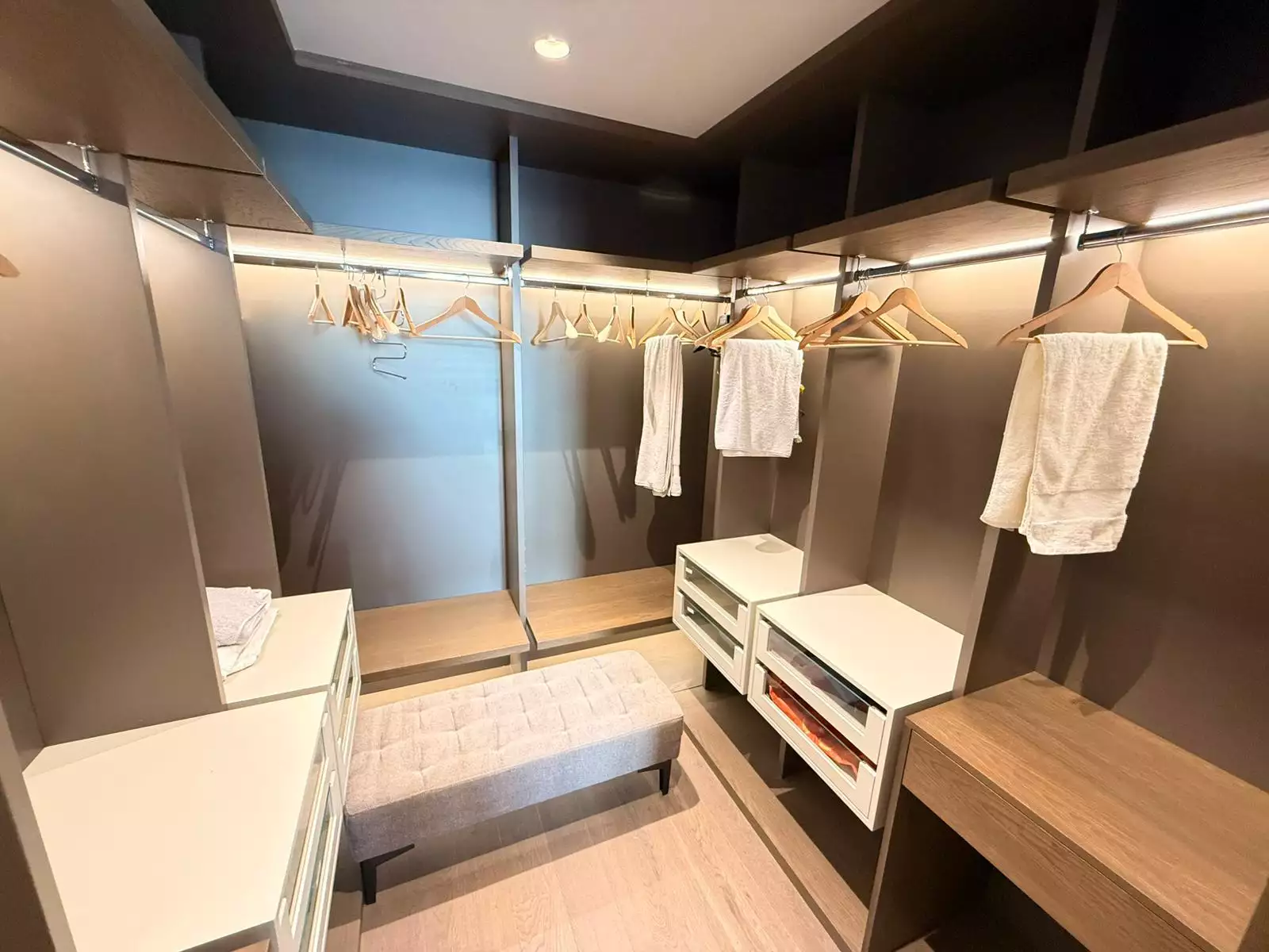 YEDİMAVİ PANAROMİK DENİZ MANZARALI EŞYALI SATILIK 5+1 DAİRE