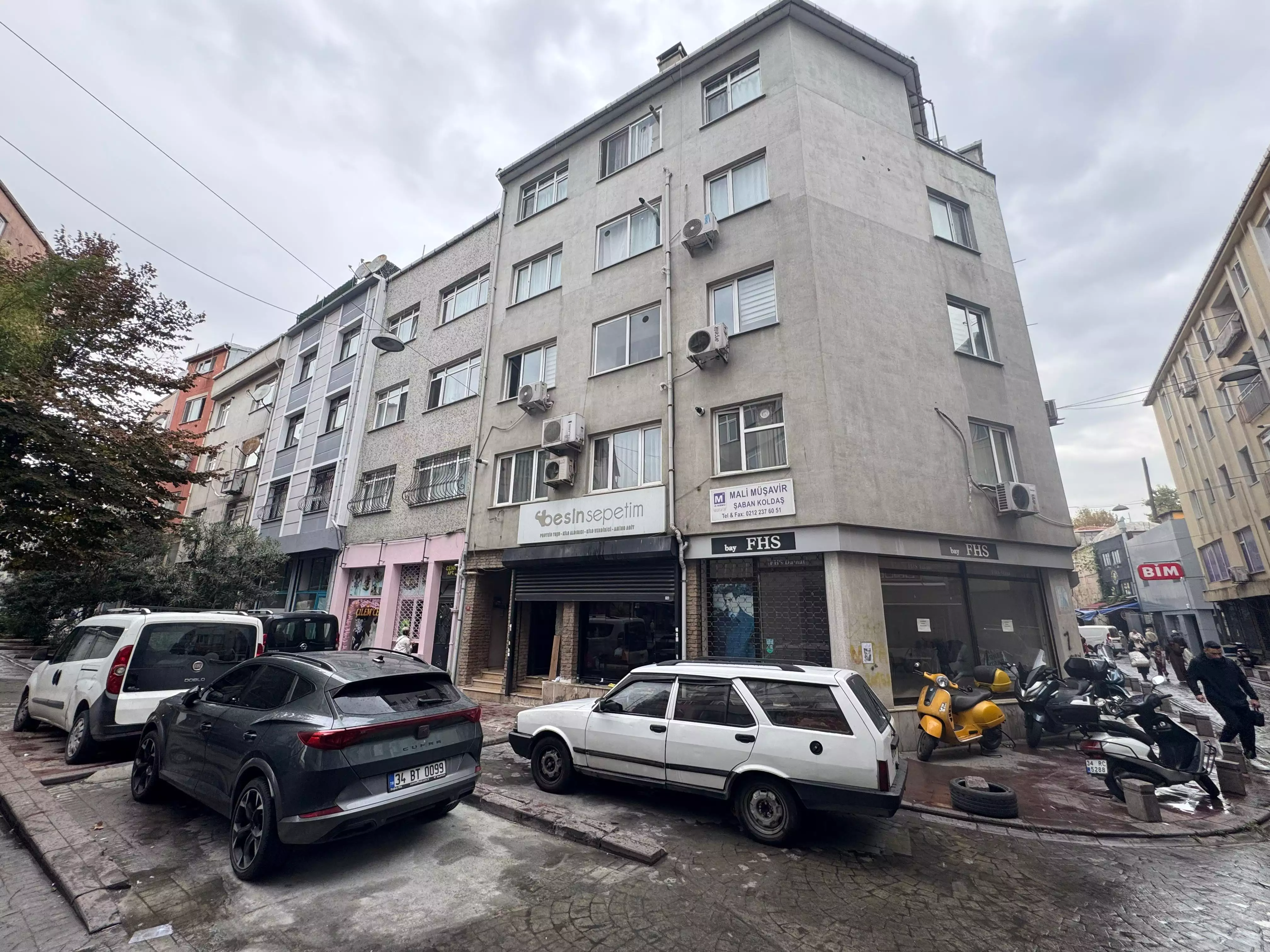 KASIMPAŞADA CADDE ÜZERİNDE SATILIK KÖŞE DÜKKAN (KAT MÜLKİYETLİ)