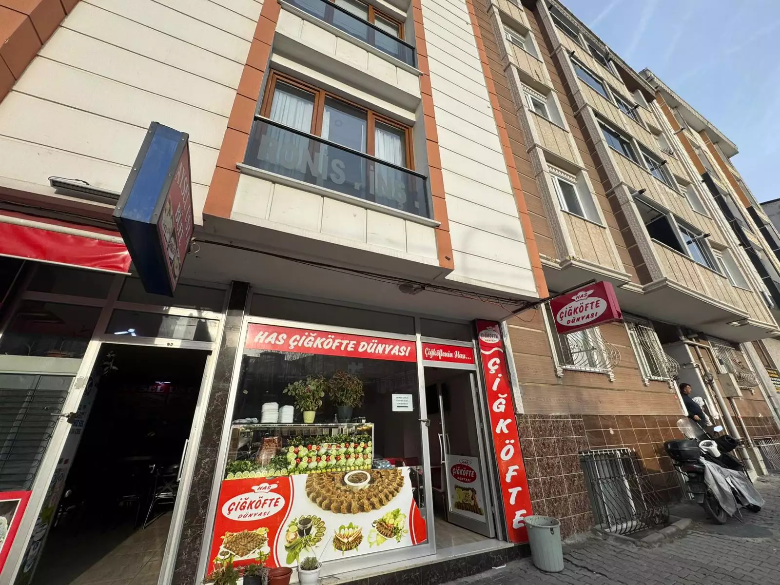 ESENYURT AKEVLER'DE OKUL KARŞISINDA SATILIK DÜKKAN VE BODRUM