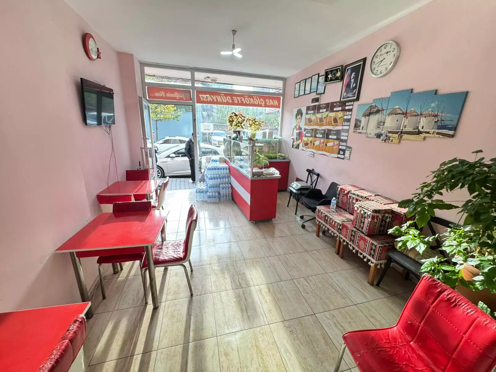 ESENYURT AKEVLER'DE OKUL KARŞISINDA SATILIK DÜKKAN VE BODRUM