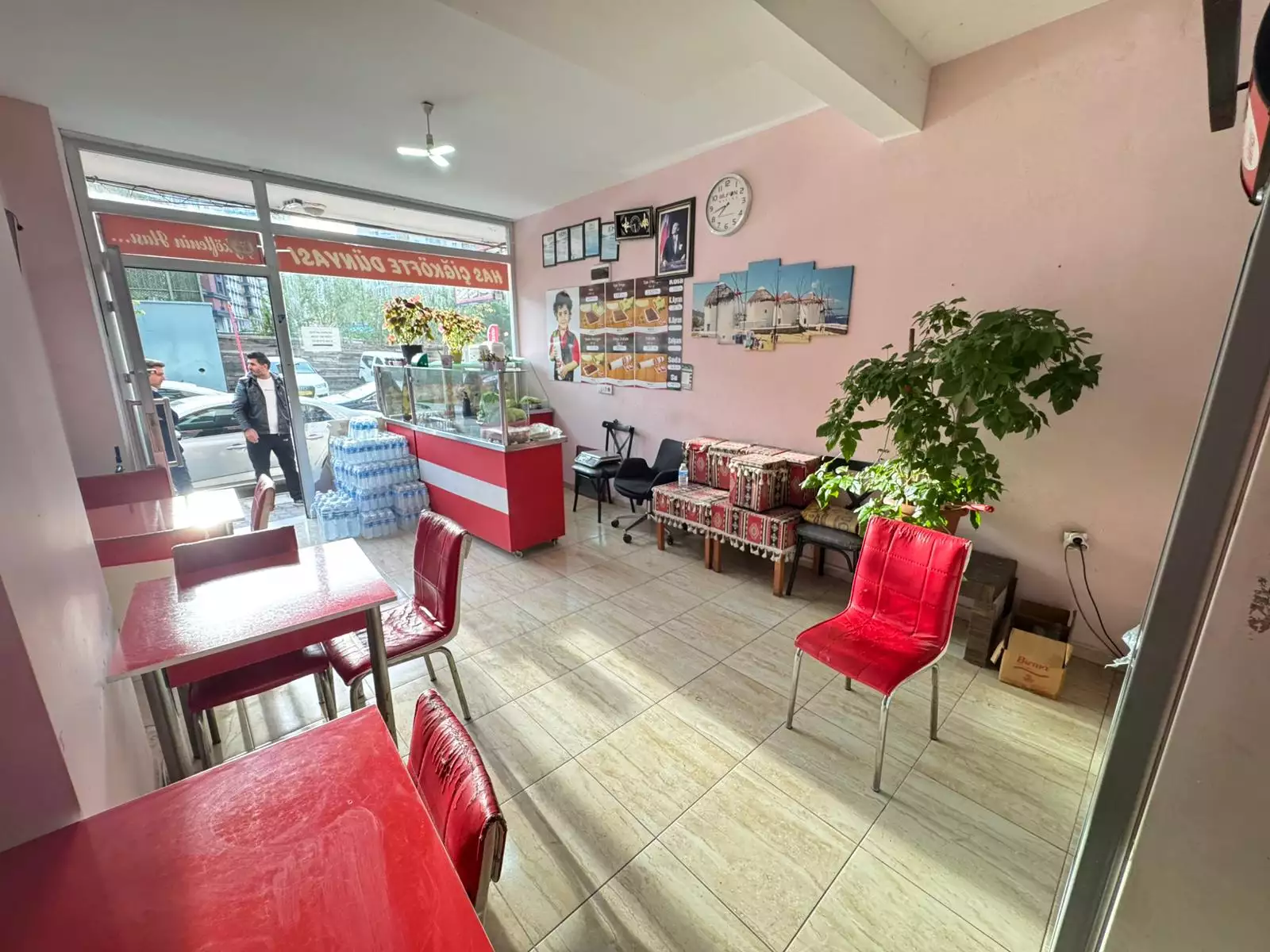 ESENYURT AKEVLER'DE OKUL KARŞISINDA SATILIK DÜKKAN VE BODRUM