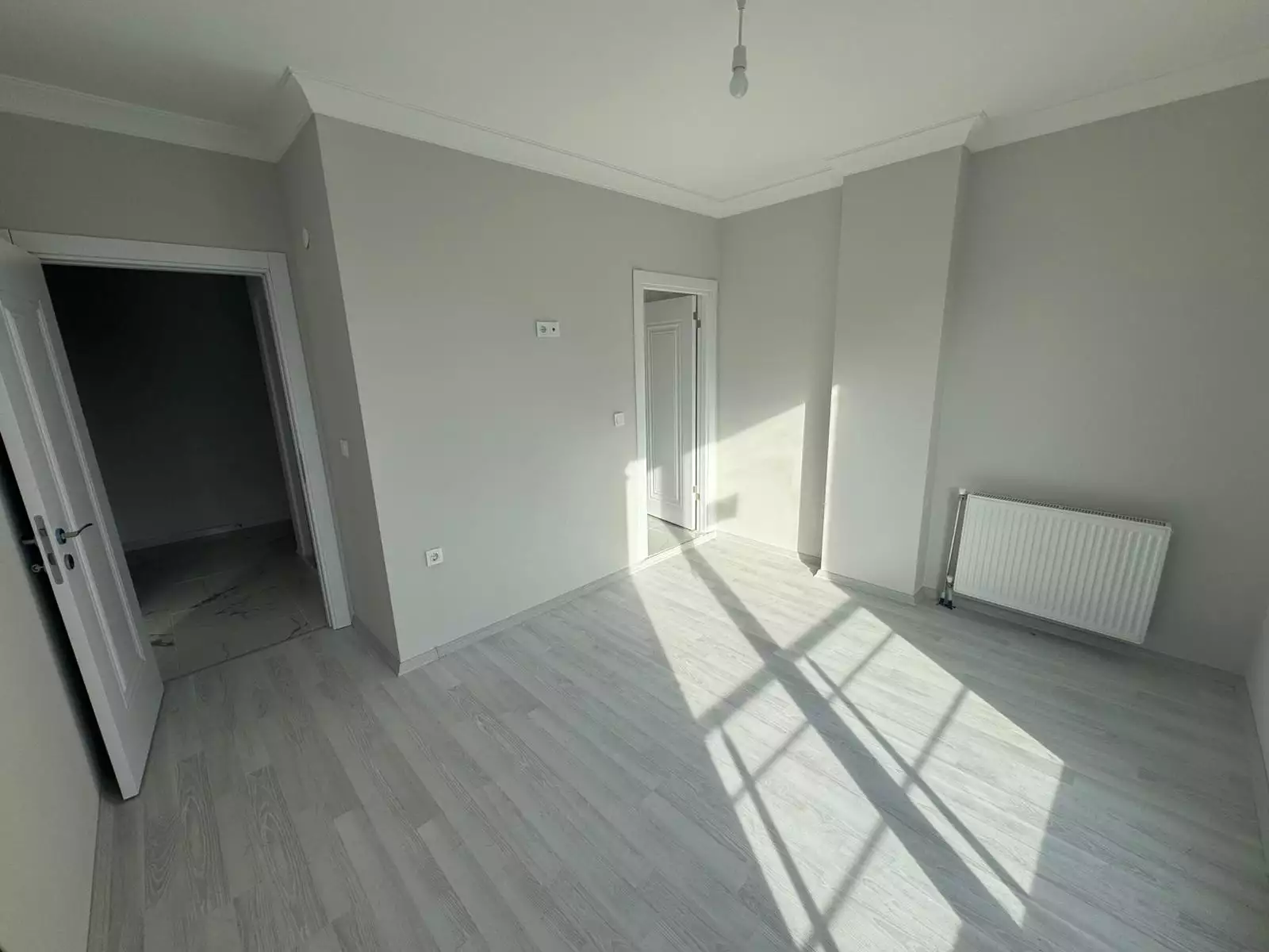 KUMBURGAZDA YENİ BİNADA DENİZ MANZARALI SATILIK 2+1 DAİRE