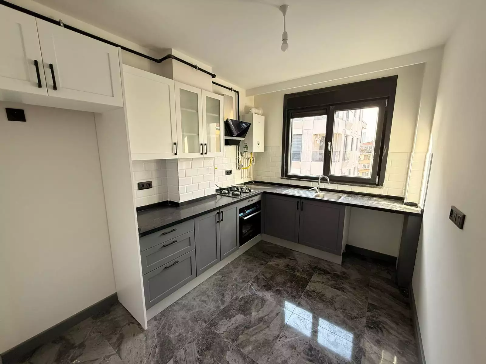 BEŞİKTAŞ DİKİLİTAŞ YENİ BİNADA DENİZ MANZARALI SATILIK 3+1 DAİRE