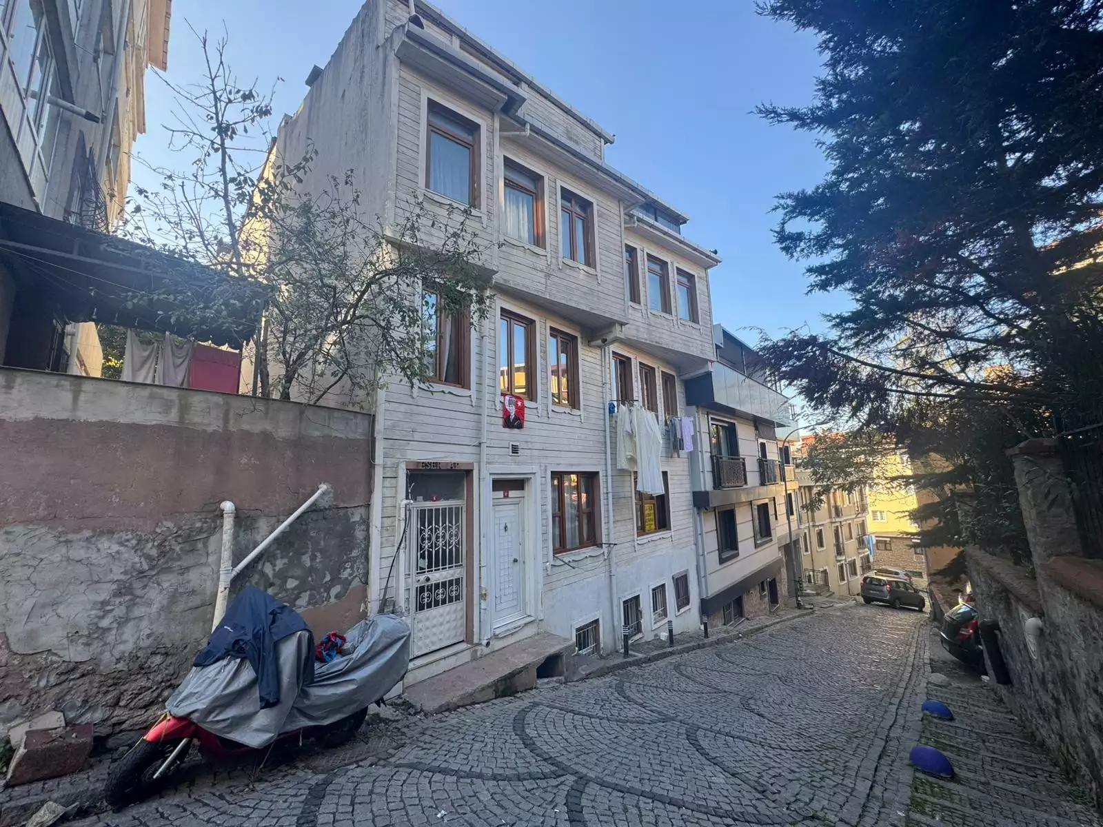 ÜSKÜDAR SAHİLE 5 DK MESAFEDE SATILIK 2+1 DAİRE
