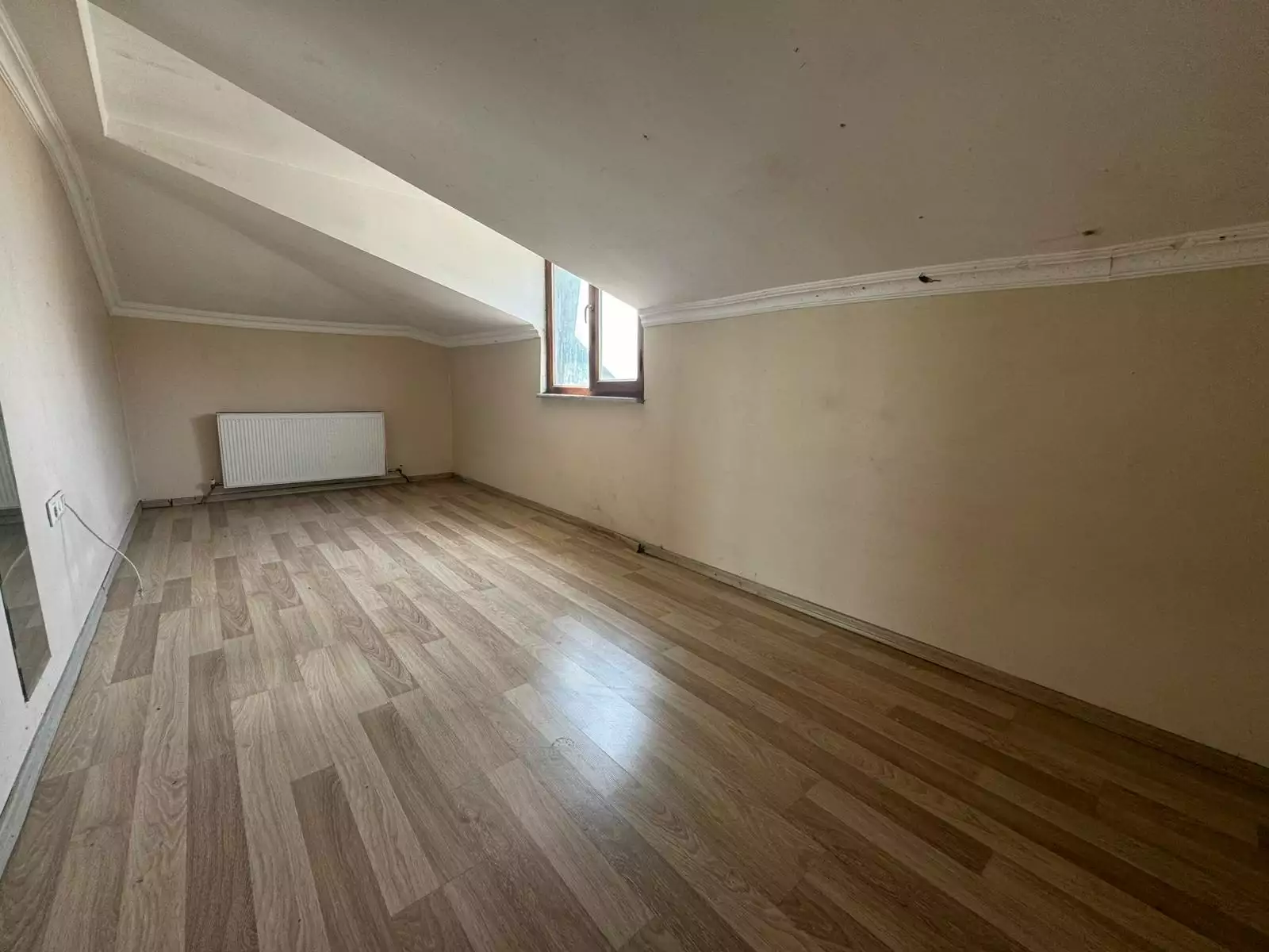 BEYLİKDÜZÜ YAKUPLU'DA ANA CADDE ÜZERİNDE 3+2 SATILIK DUBLEKS