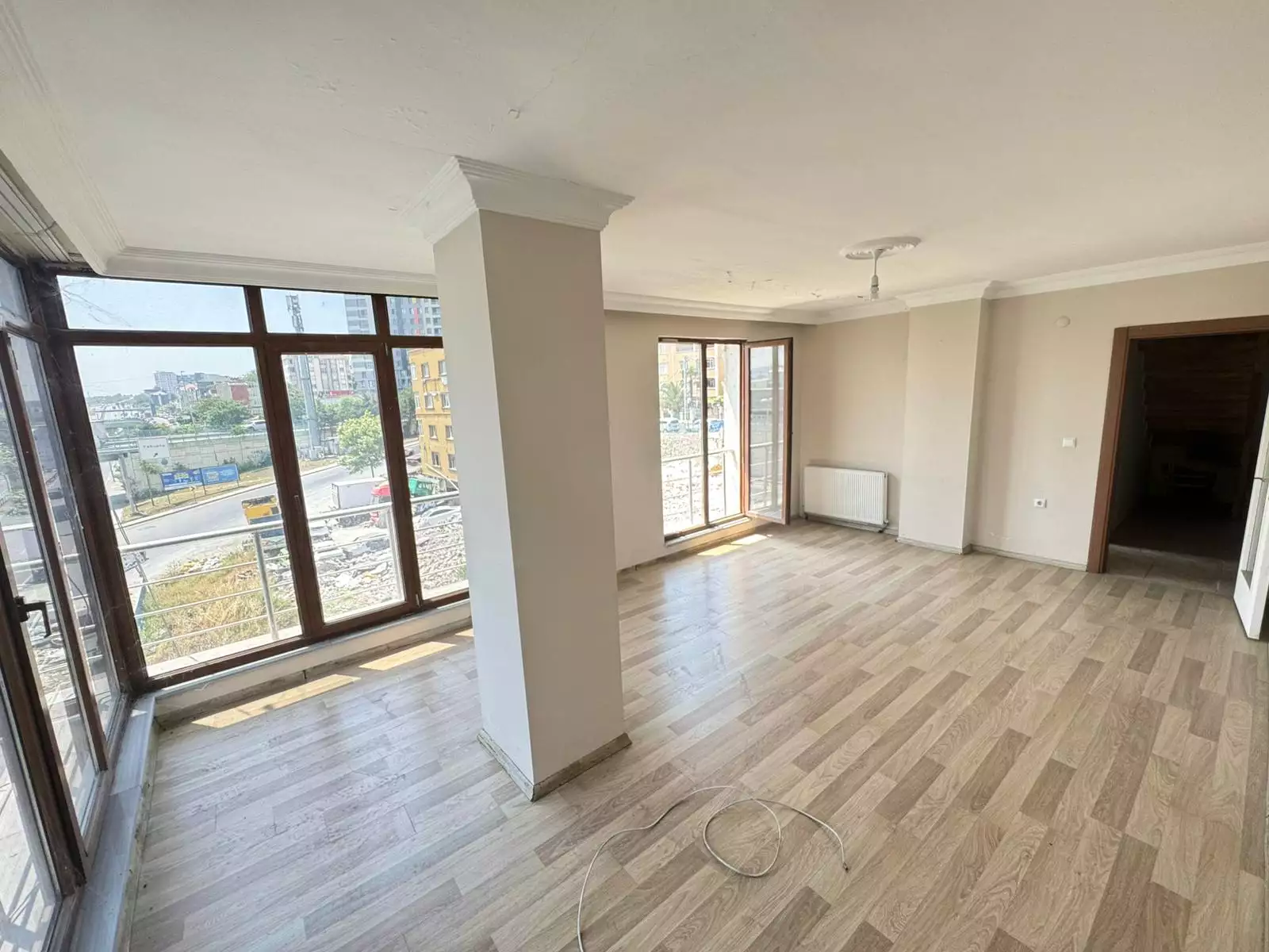 BEYLİKDÜZÜ YAKUPLU'DA ANA CADDE ÜZERİNDE 3+2 SATILIK DUBLEKS