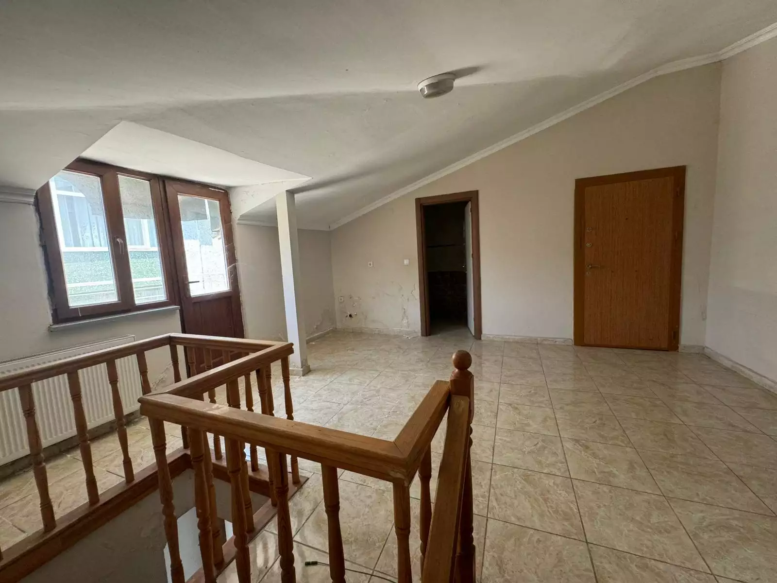 BEYLİKDÜZÜ YAKUPLU'DA ANA CADDE ÜZERİNDE 3+2 SATILIK DUBLEKS