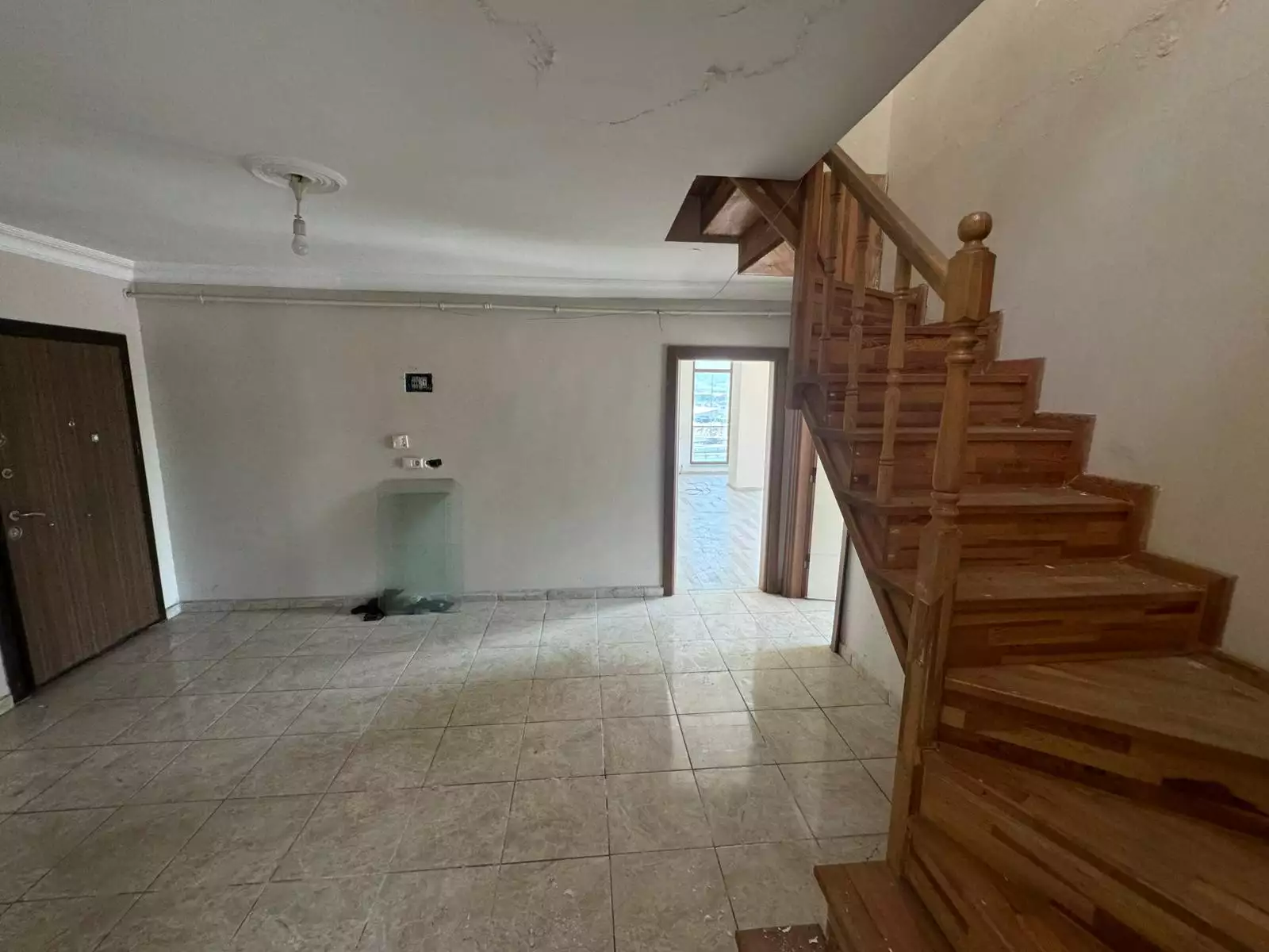 BEYLİKDÜZÜ YAKUPLU'DA ANA CADDE ÜZERİNDE 3+2 SATILIK DUBLEKS