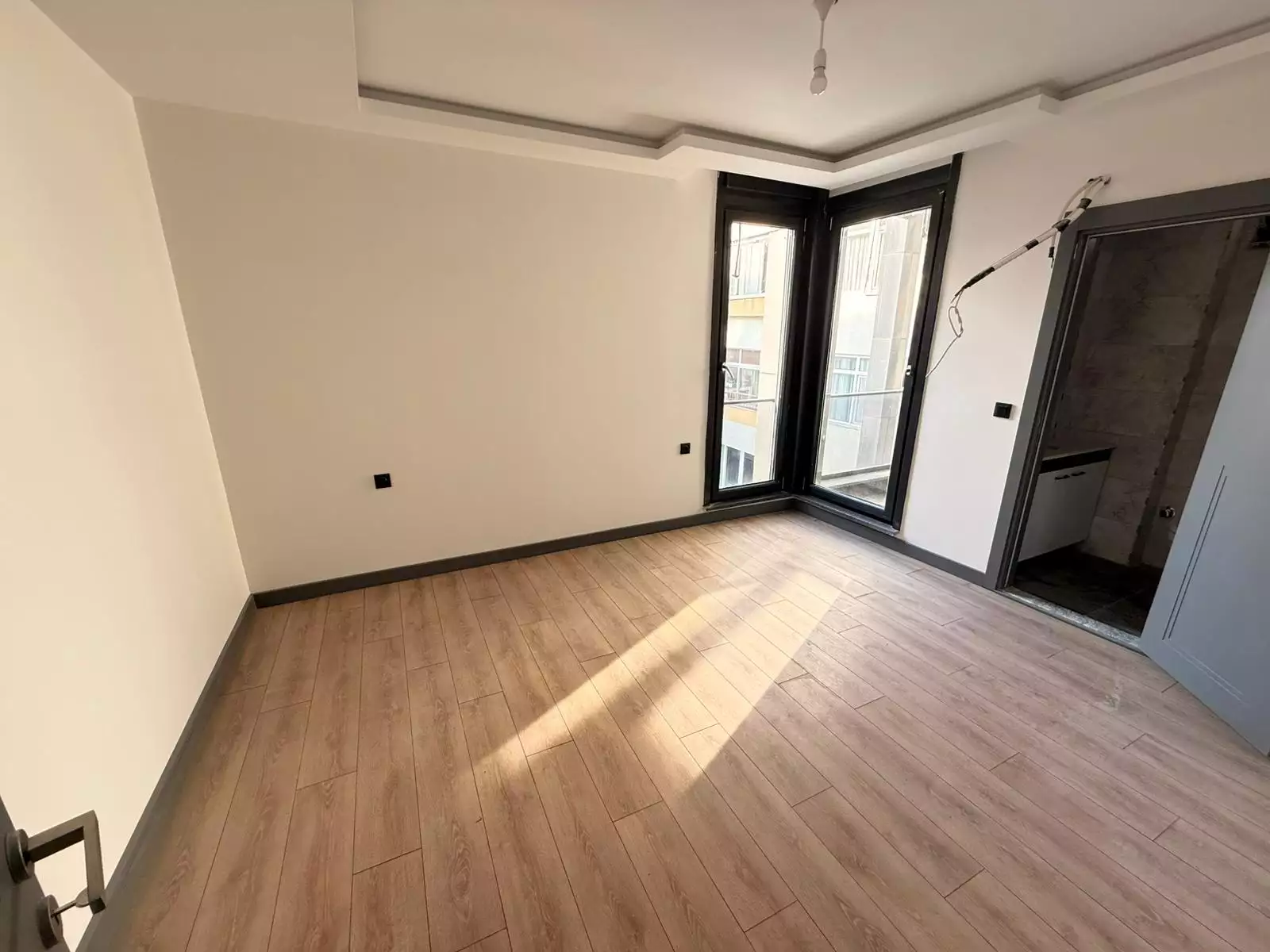 BEŞİKTAŞ DİKİLİTAŞ YENİ BİNADA DENİZ MANZARALI SATILIK 3+1 DAİRE