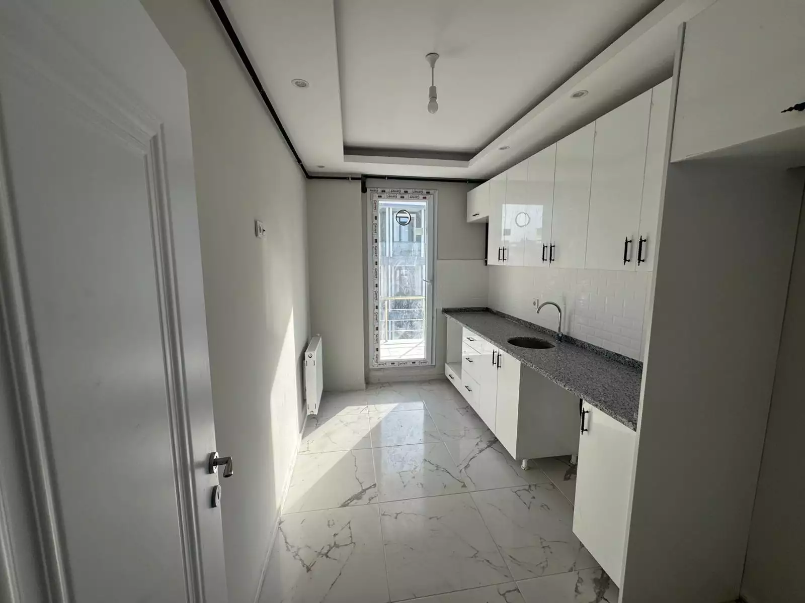 KUMBURGAZDA YENİ BİNADA DENİZ MANZARALI SATILIK 2+1 DAİRE