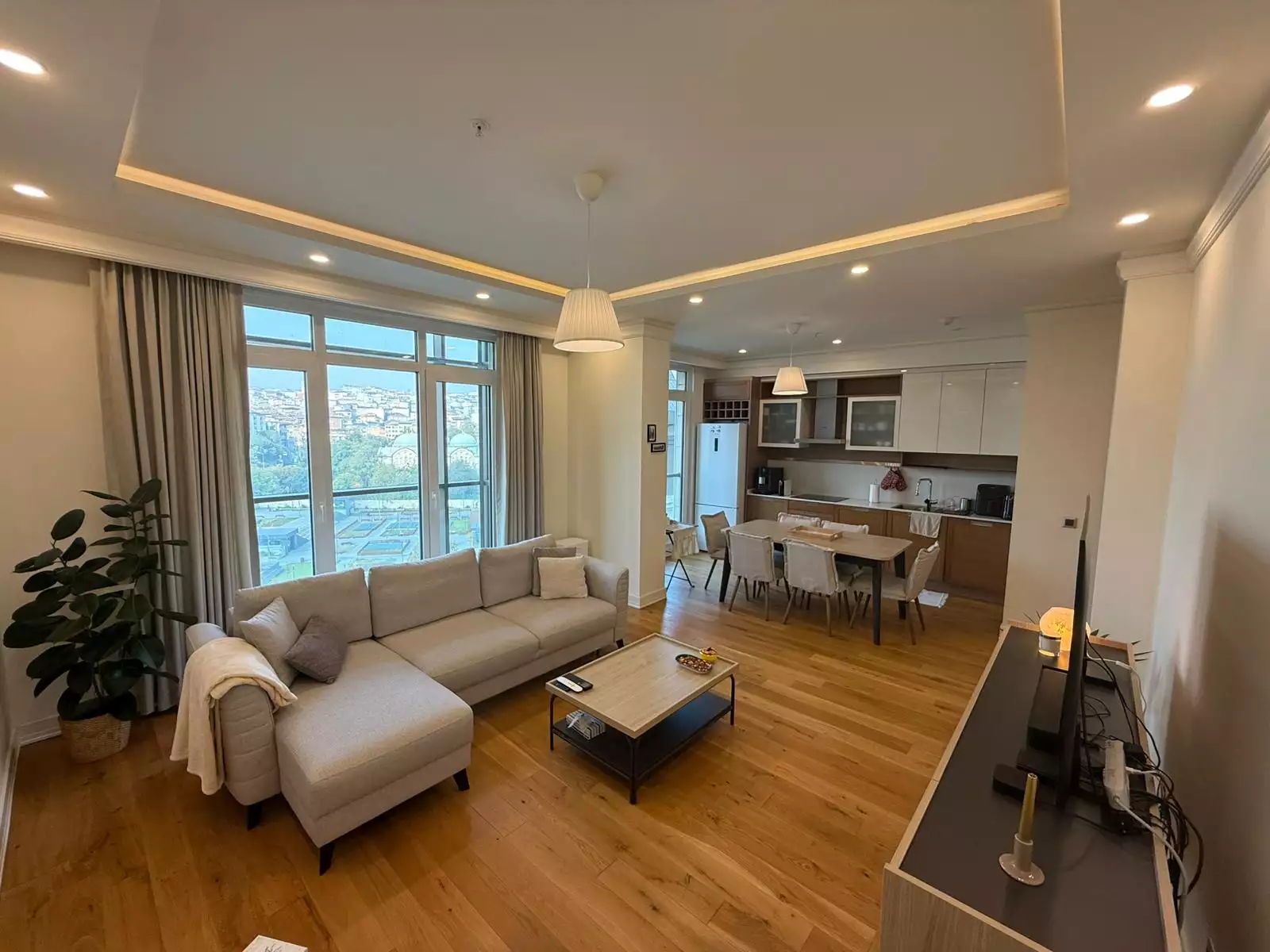 POLAT PİYALEPAŞA'DA GENİŞ TİP SATILIK 2+1 DAİRE (yeni kiracılı)