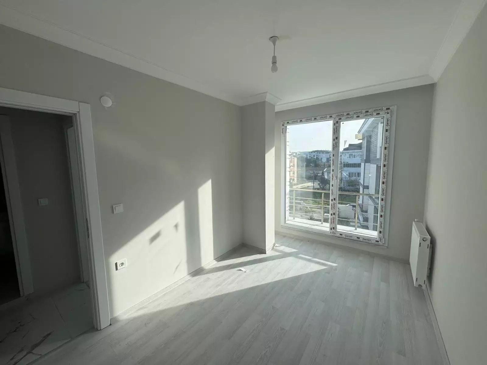 KUMBURGAZDA YENİ BİNADA DENİZ MANZARALI SATILIK 2+1 DAİRE