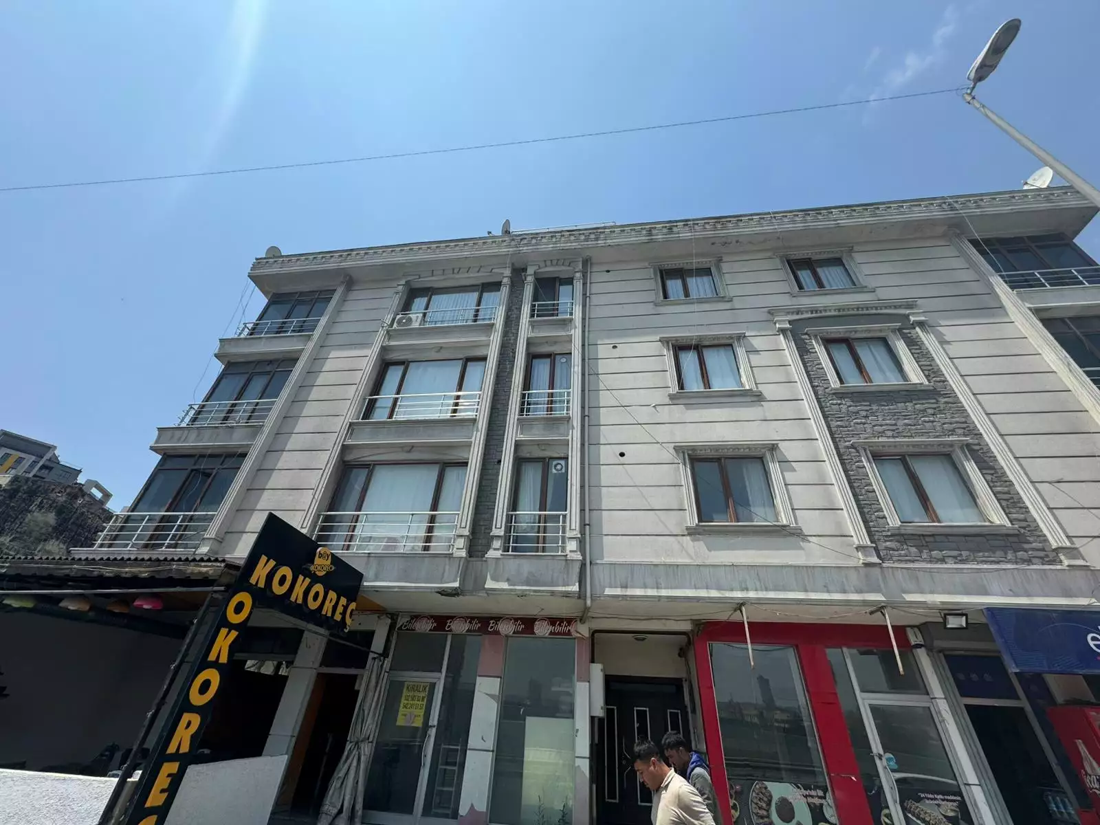 BEYLİKDÜZÜ YAKUPLU'DA ANA CADDE ÜZERİNDE 3+2 SATILIK DUBLEKS