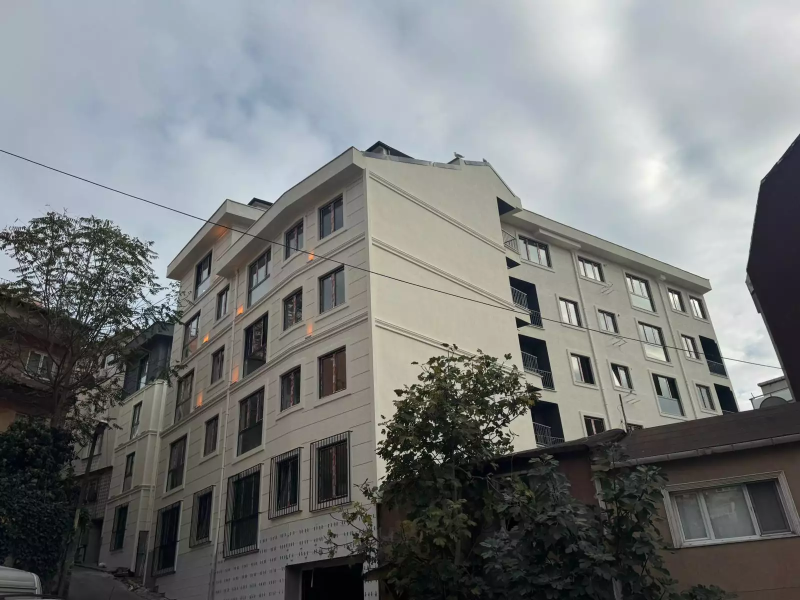 BEYOĞLU KASIMPAŞADA SIFIR YENİ BİNADA SATILIK 2+1 DAİRE