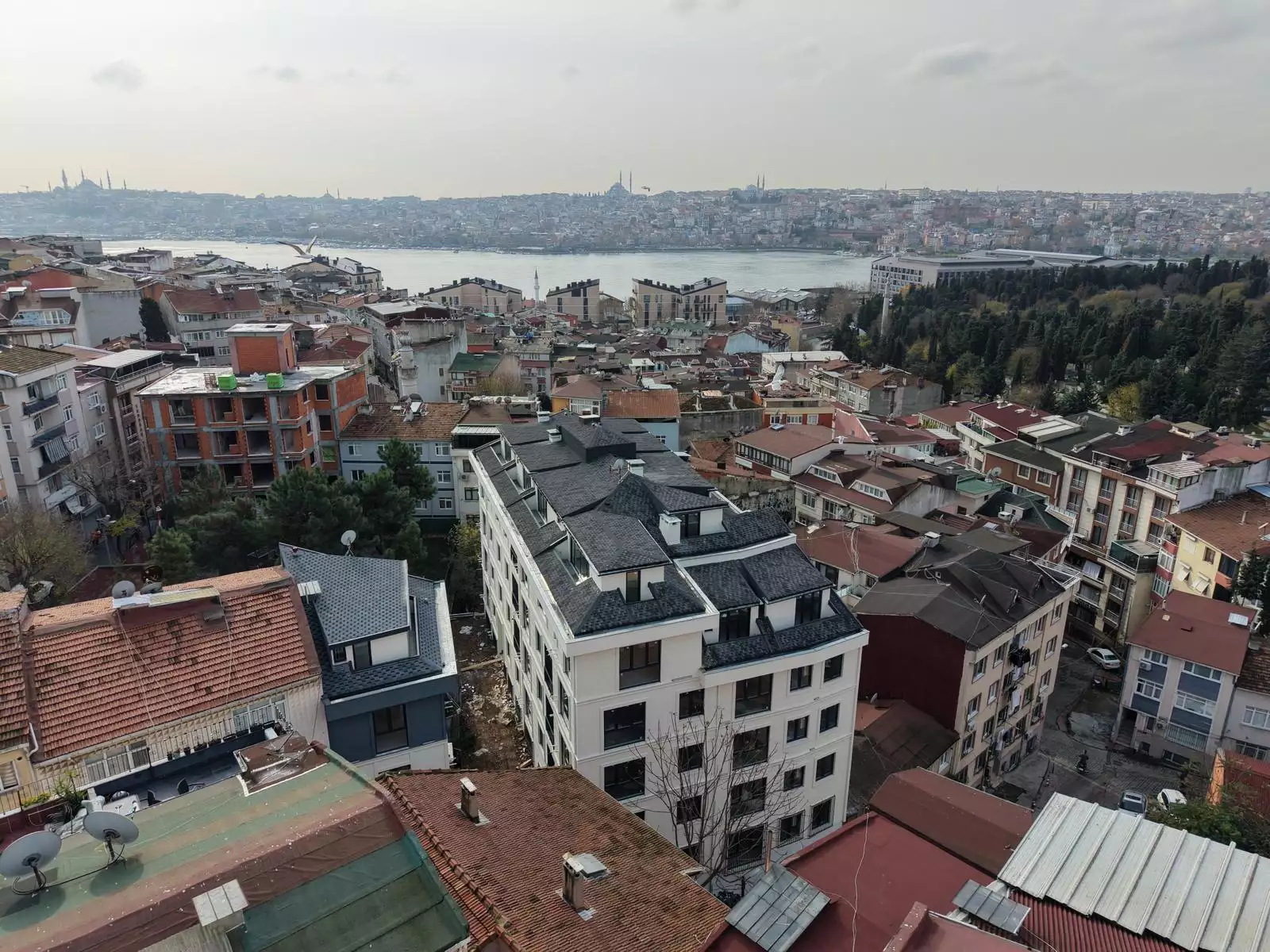 BEYOĞLU KASIMPAŞADA SIFIR YENİ BİNADA SATILIK 2+1 DAİRE