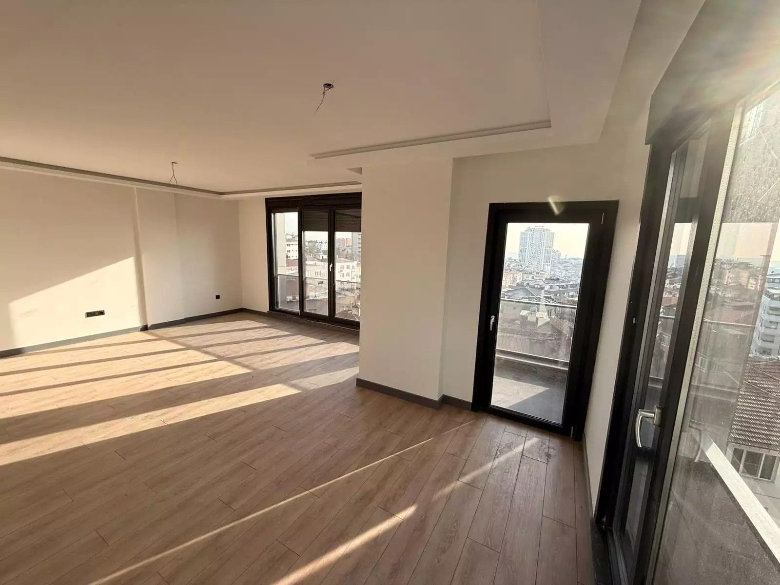 BEŞİKTAŞ DİKİLİTAŞ YENİ BİNADA DENİZ MANZARALI SATILIK 3+1 DAİRE