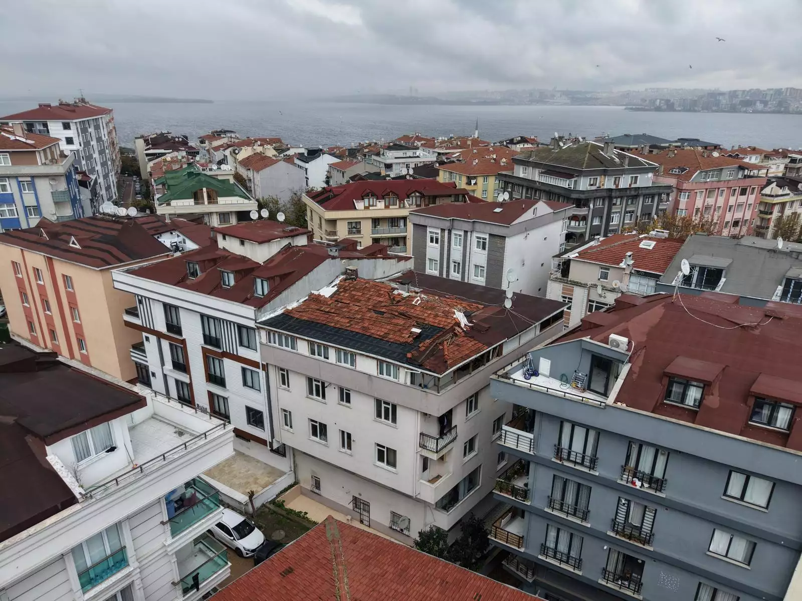 AVCILARDA 2 AYRI GİRİŞLİ SATILIK DUBLEKS DAİRE (ÇATI PİYESİ YOK)