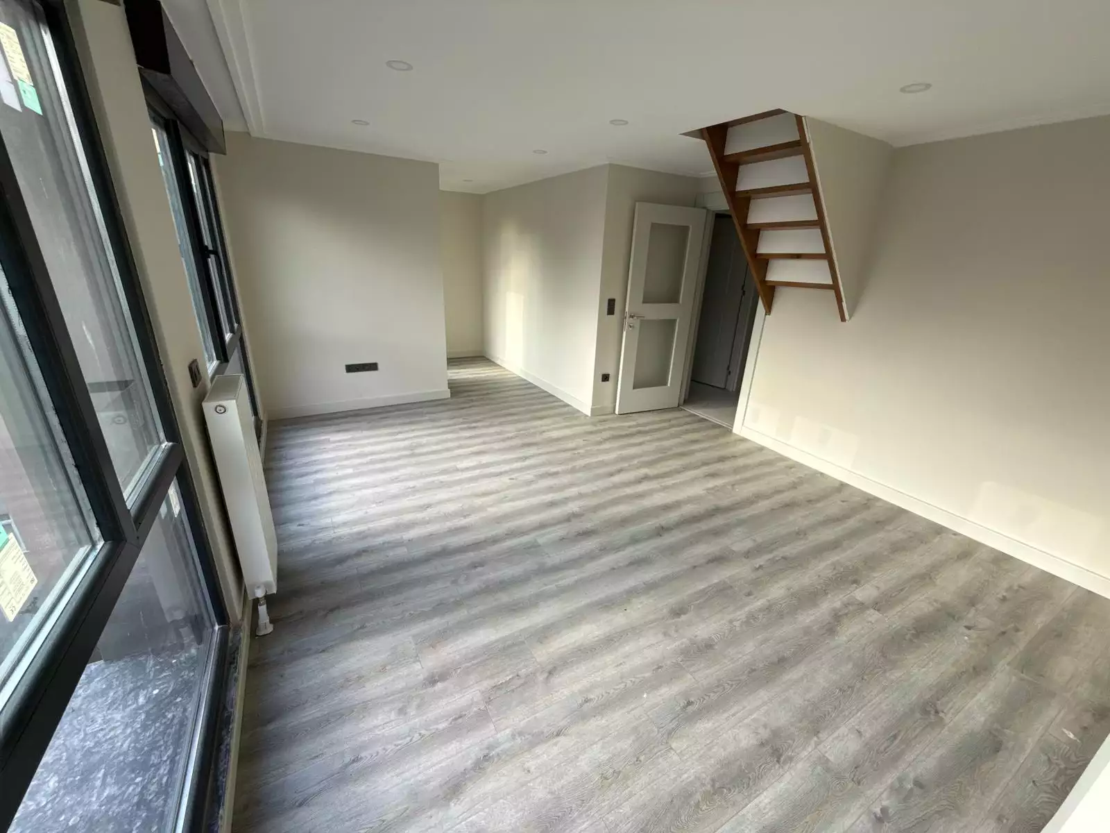 BEŞİKTAŞ DİKİLİTAŞ YENİ BİNADA DENİZ MANZARALI SATILIK 4+2 DAİRE