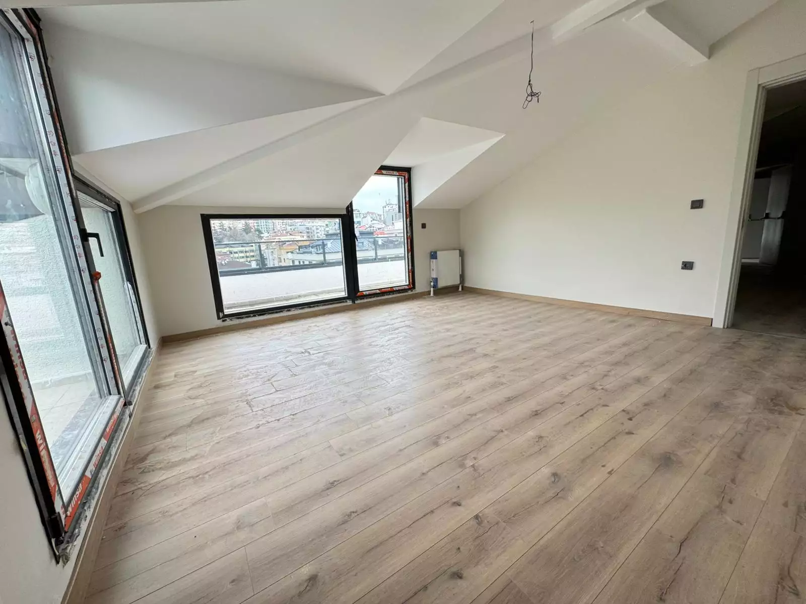 BEŞİKTAŞ DİKİLİTAŞ'TA OTOPARKLI YENİ BİNADA SATILIK 3+1 DAİRE