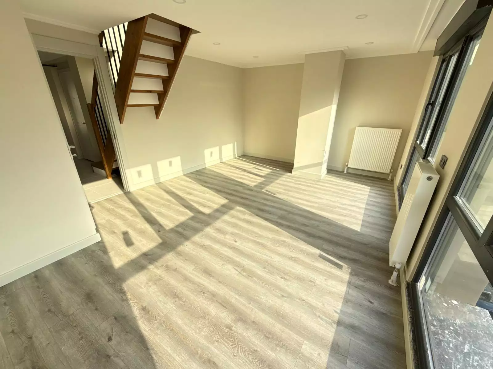 BEŞİKTAŞ DİKİLİTAŞ YENİ BİNADA DENİZ MANZARALI SATILIK 4+2 DAİRE