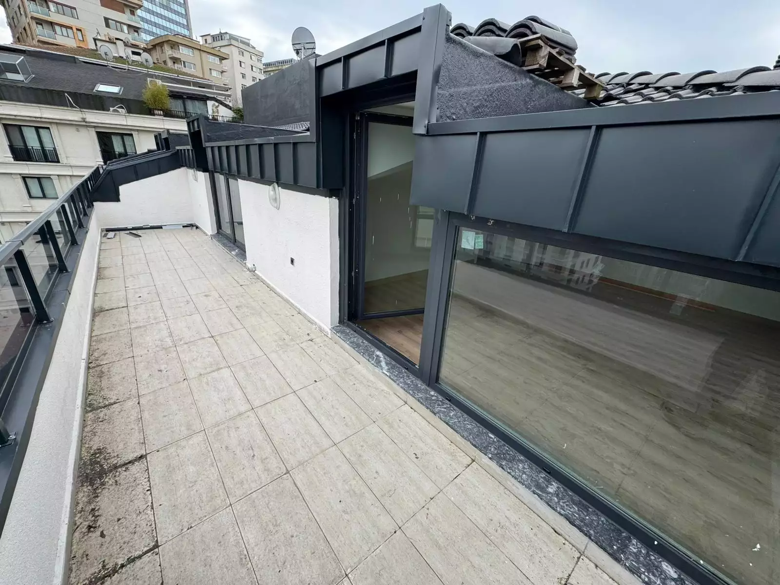 BEŞİKTAŞ DİKİLİTAŞ'TA OTOPARKLI YENİ BİNADA SATILIK 3+1 DAİRE
