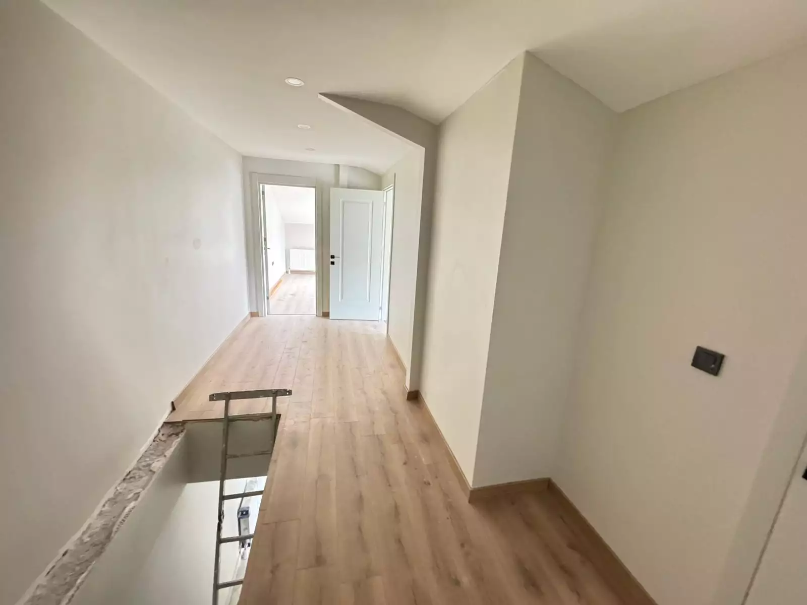 BEŞİKTAŞ DİKİLİTAŞ'TA OTOPARKLI YENİ BİNADA SATILIK 3+1 DAİRE