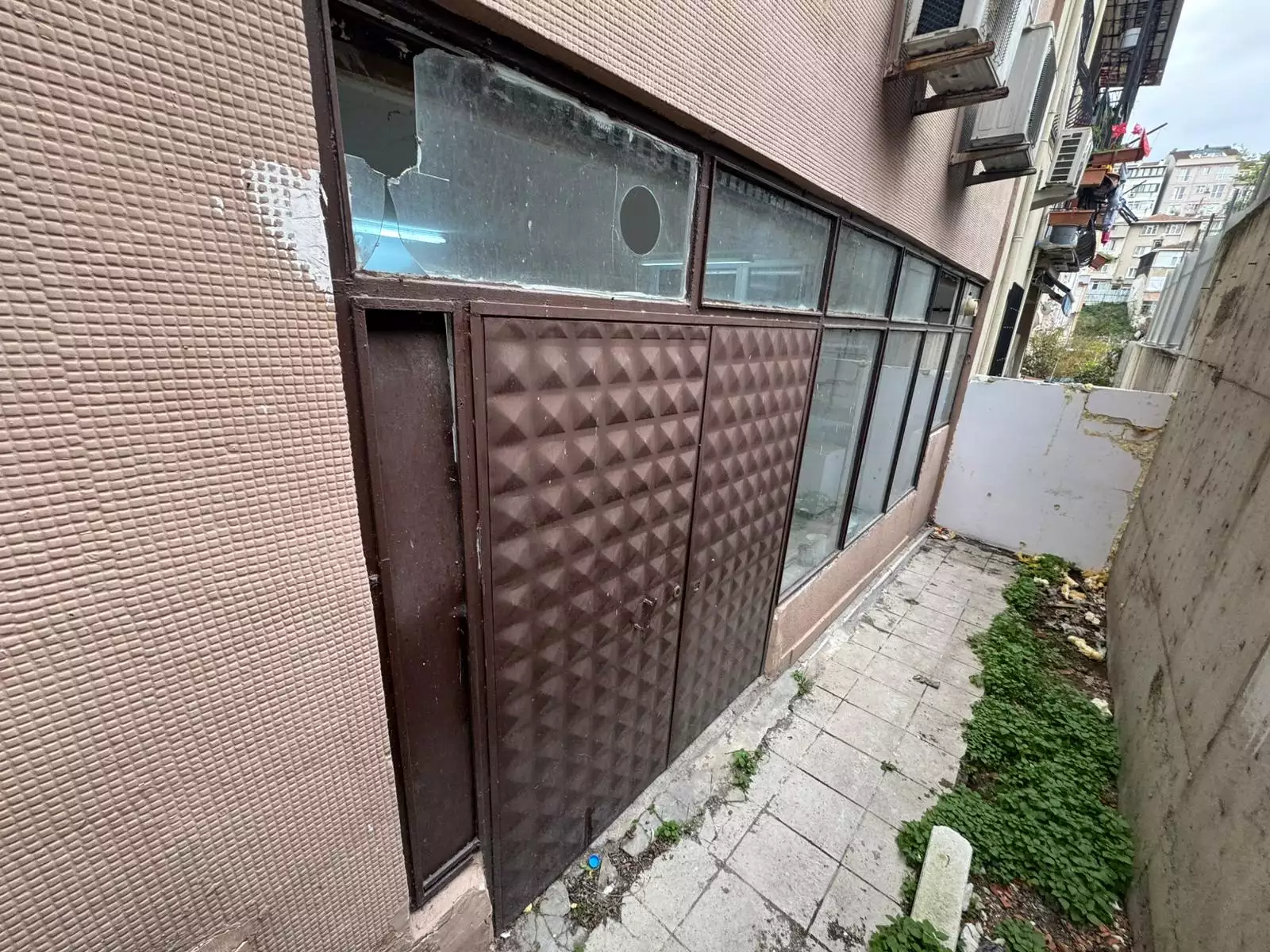 KADIKÖY HAŞANPAŞA’DA GAZHANE KÜLTÜR MERKEZİNİN HEMEN YANINDA METROYA ÇOK YAKIN KONUMDA SATILIK 320 M2 DÜKKAN MAĞAZA