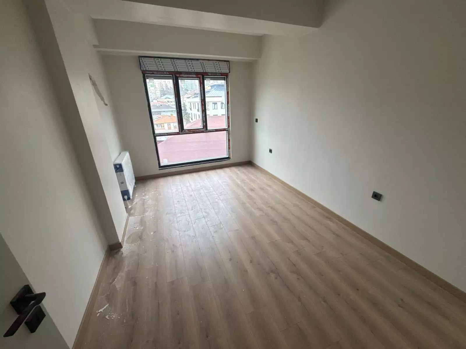 BEŞİKTAŞ DİKİLİTAŞ'TA OTOPARKLI YENİ BİNADA SATILIK 3+1 DAİRE