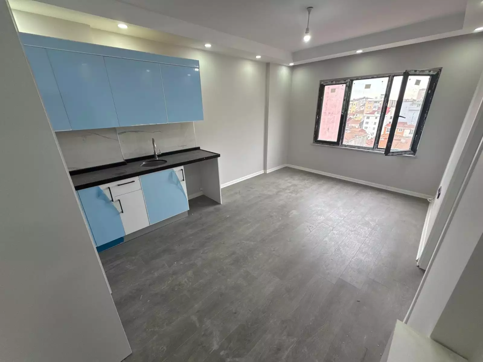 LEVENT KANYON AVM YANINDA REZİDANSTA SATILIK 1+1 DAİRE