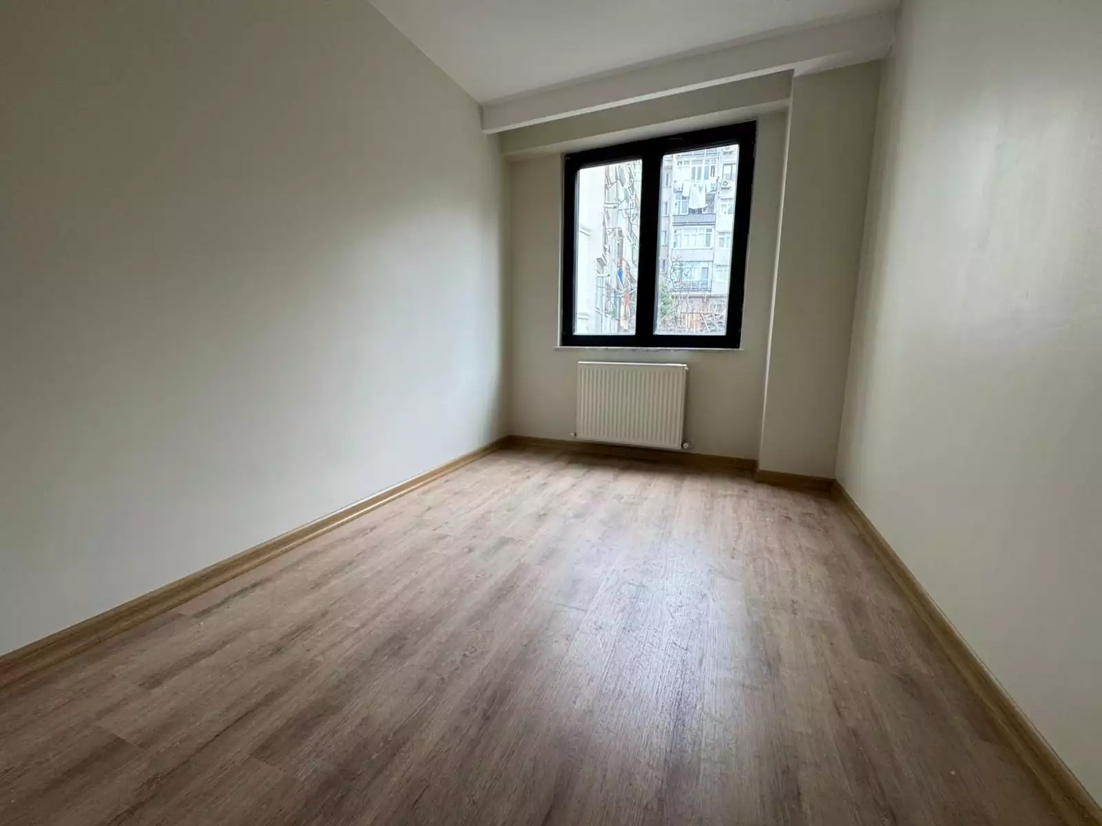 BEYOĞLU KASIMPAŞADA SIFIR YENİ BİNADA SATILIK 2+1 DAİRE