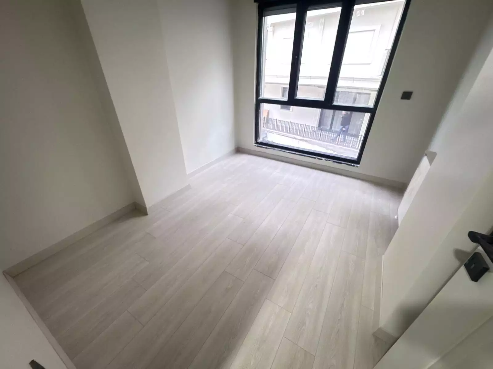 BEŞİKTAŞ DİKİLİTAŞ'TA OTOPARKLI YENİ BİNADA SATILIK 3+1 DAİRE