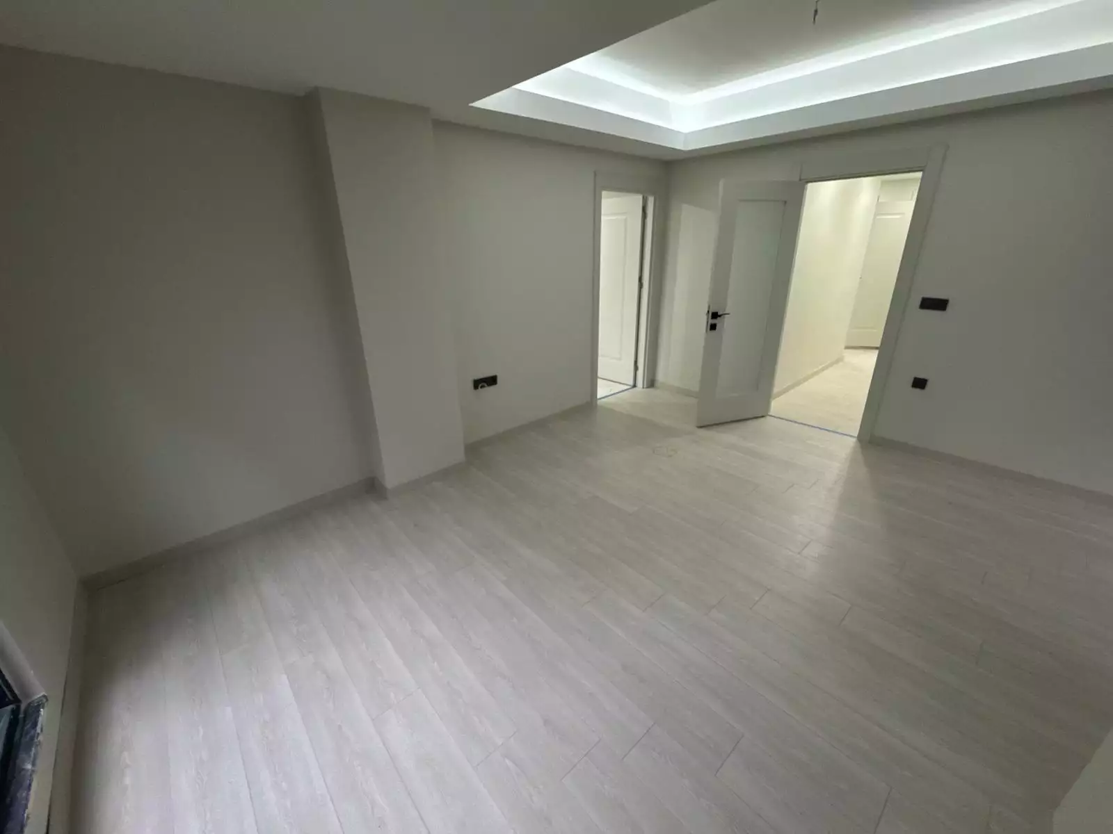 BEŞİKTAŞ DİKİLİTAŞ'TA OTOPARKLI YENİ BİNADA SATILIK 3+1 DAİRE