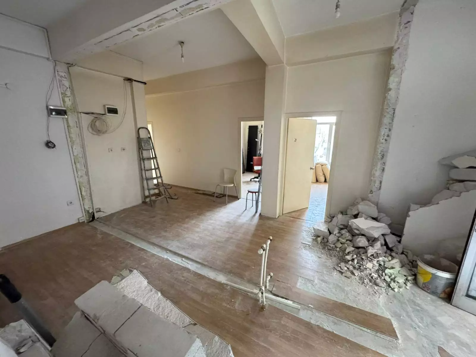 KADIKÖY HASANPAŞA'DA GAZHANE'NİN YANINDA SATILIK 160 M2 DÜKKAN