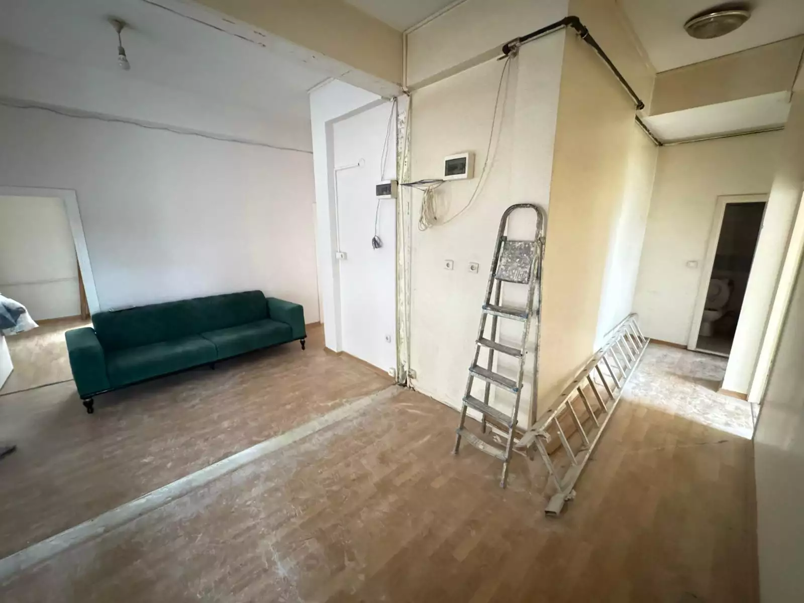 KADIKÖY HASANPAŞA'DA GAZHANE'NİN YANINDA SATILIK 160 M2 DÜKKAN