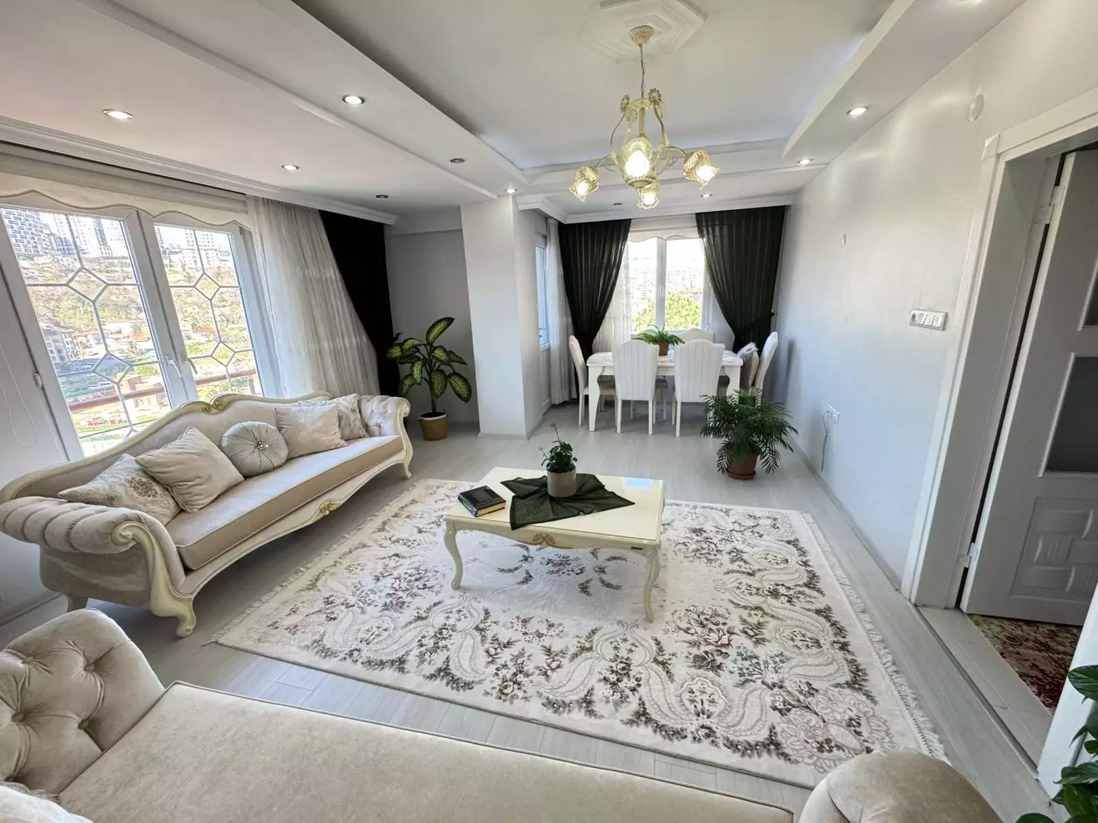 ESENTEPE MAHALLESİNDE 11 YILLIK BİNADA KİRALIK 3+1 DAİRE