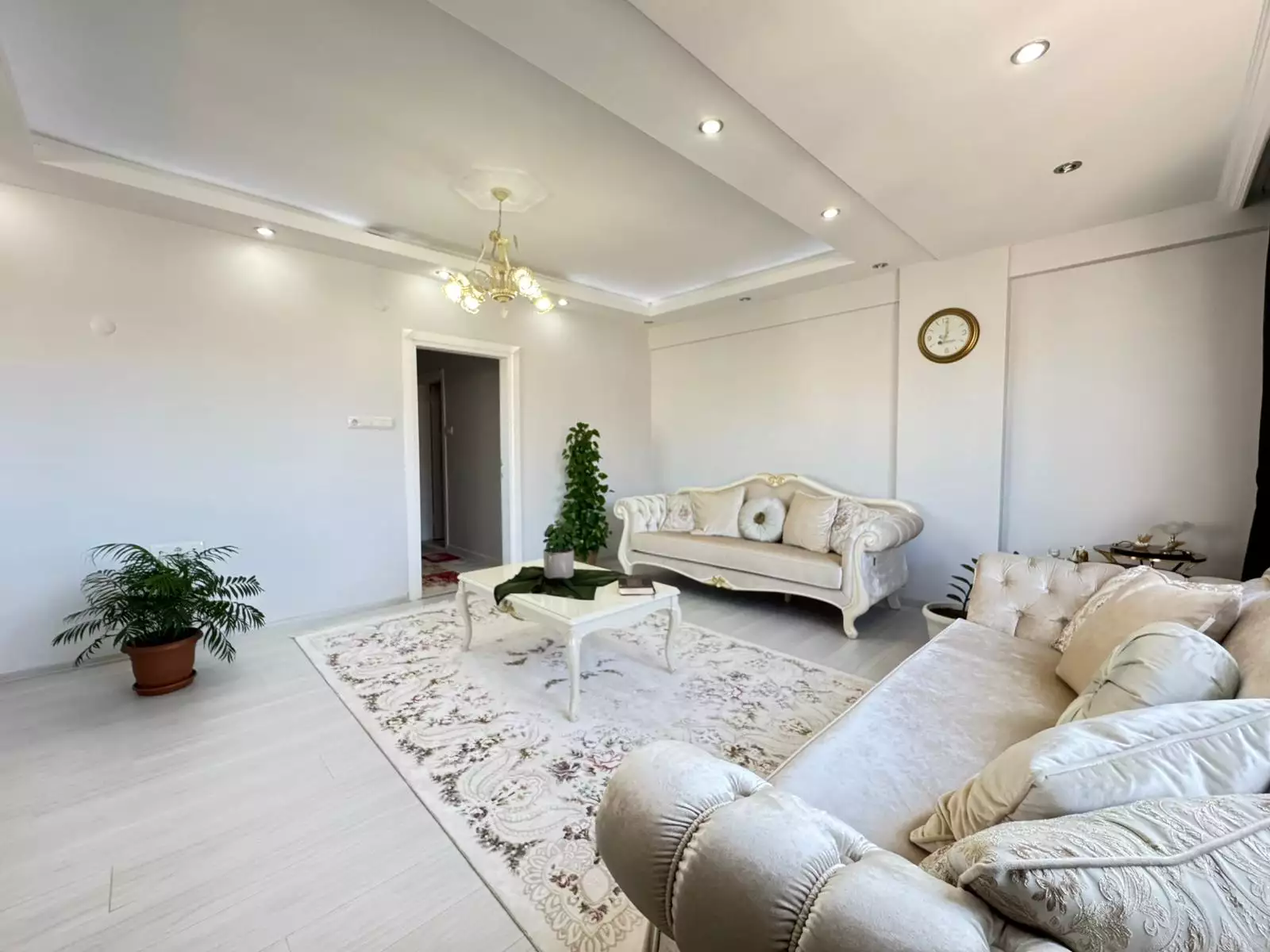 ESENTEPE MAHALLESİNDE 11 YILLIK BİNADA KİRALIK 3+1 DAİRE