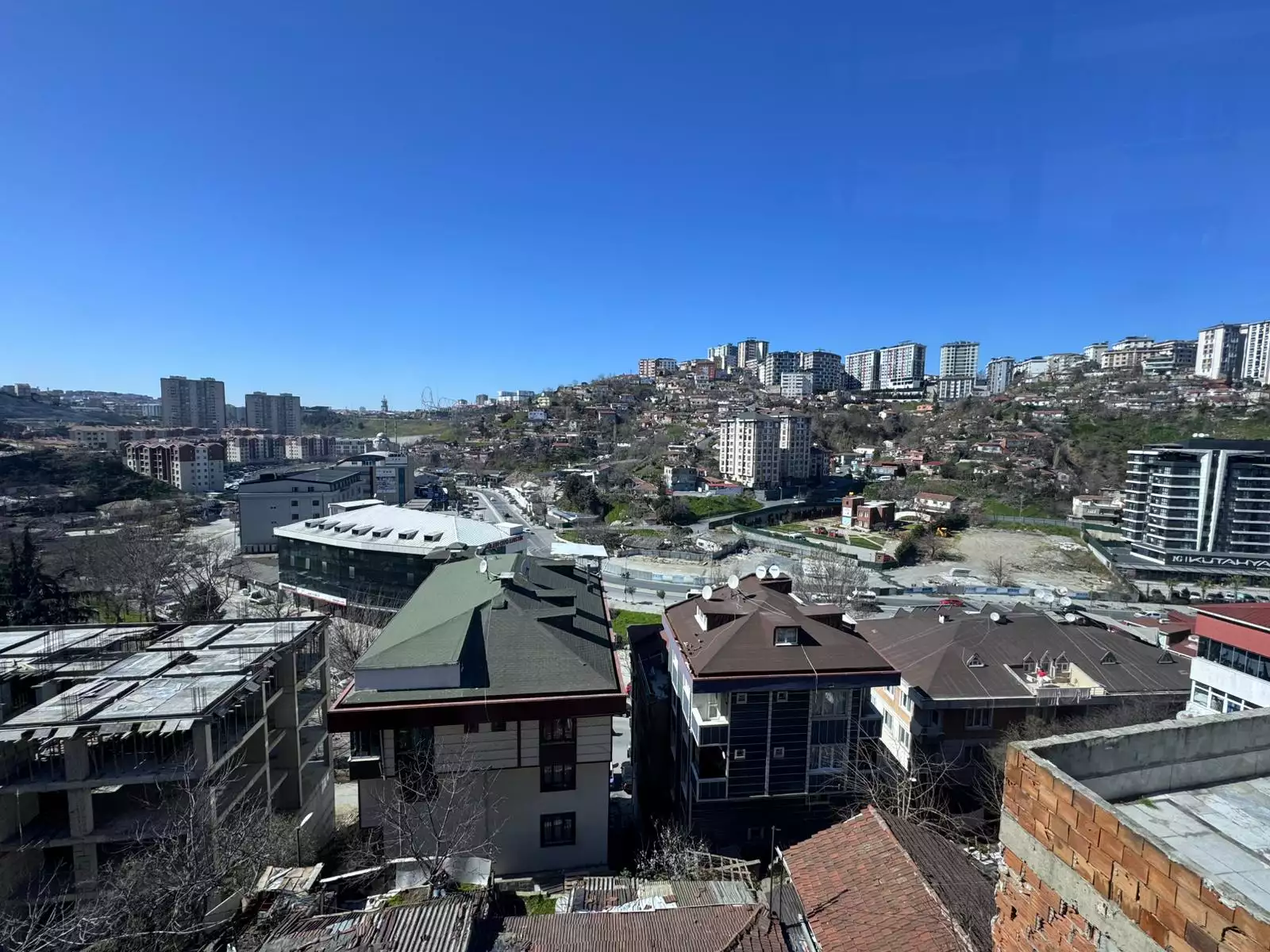 ESENTEPE MAHALLESİNDE 11 YILLIK BİNADA KİRALIK 3+1 DAİRE