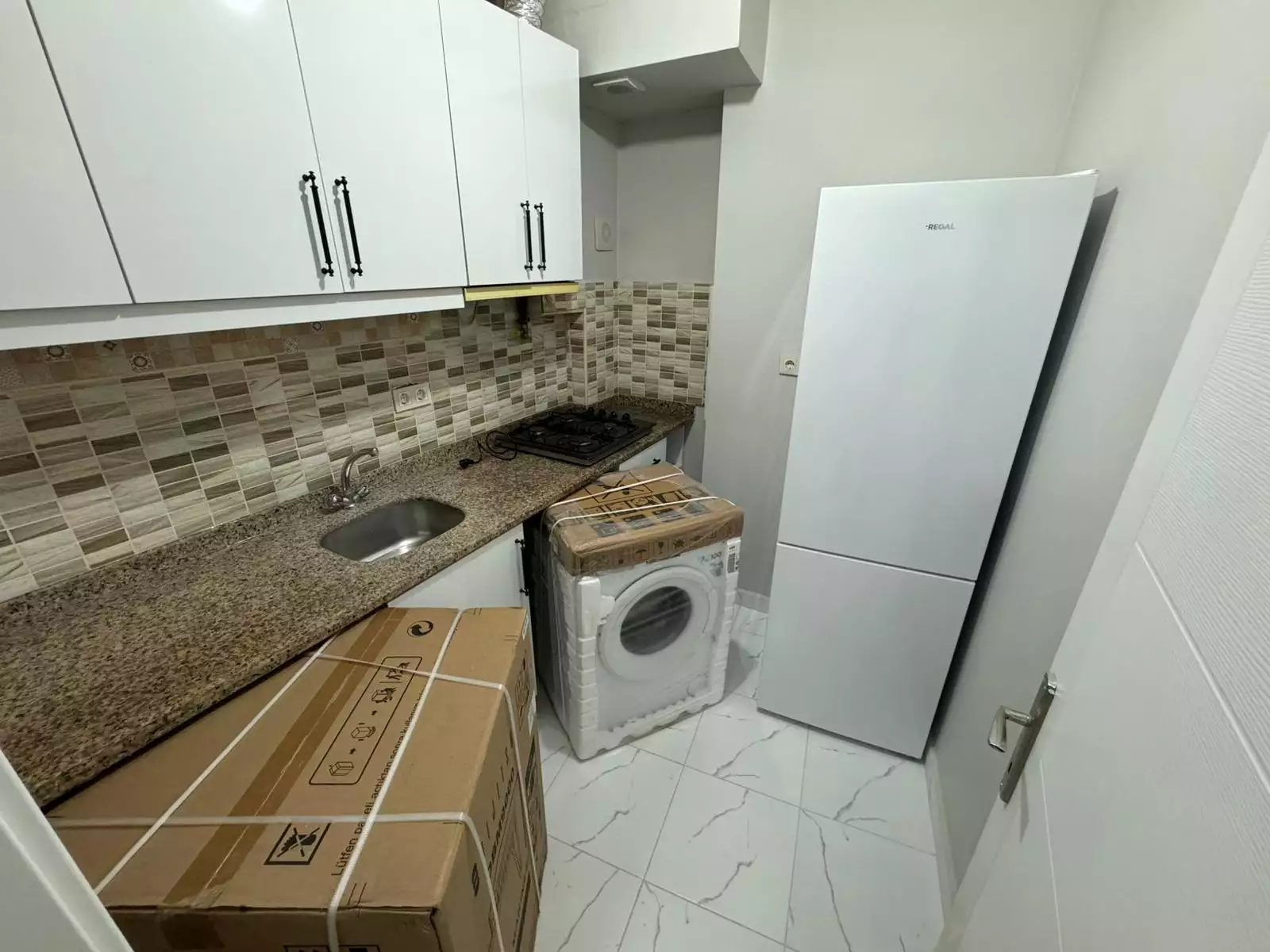 EŞYALI 2+1 KİRALIK DAİRE ÇELİKTEPE'DE 4 LEVENT METROYA 200 METRE