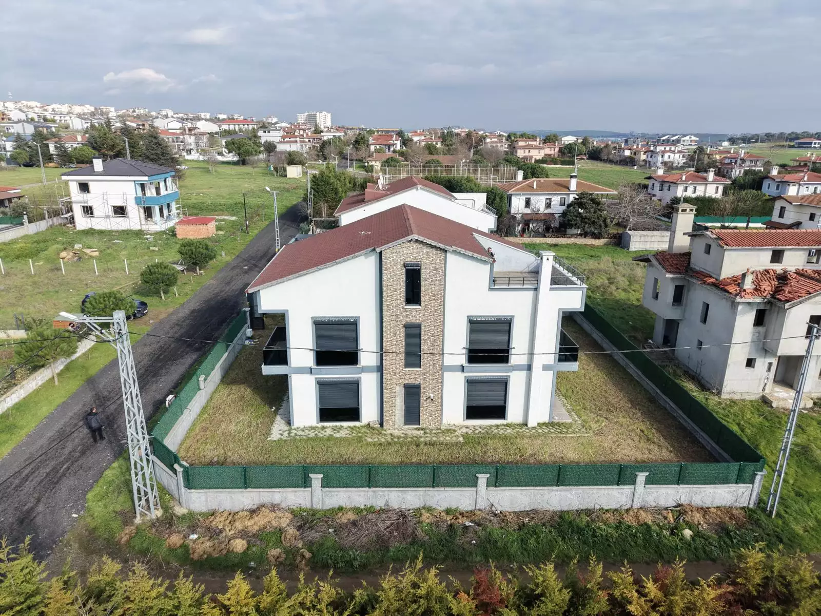 SİLİVRİDE DENİZ MANZARALI SATILIK SIFIR 7+2 LÜKS VİLLA