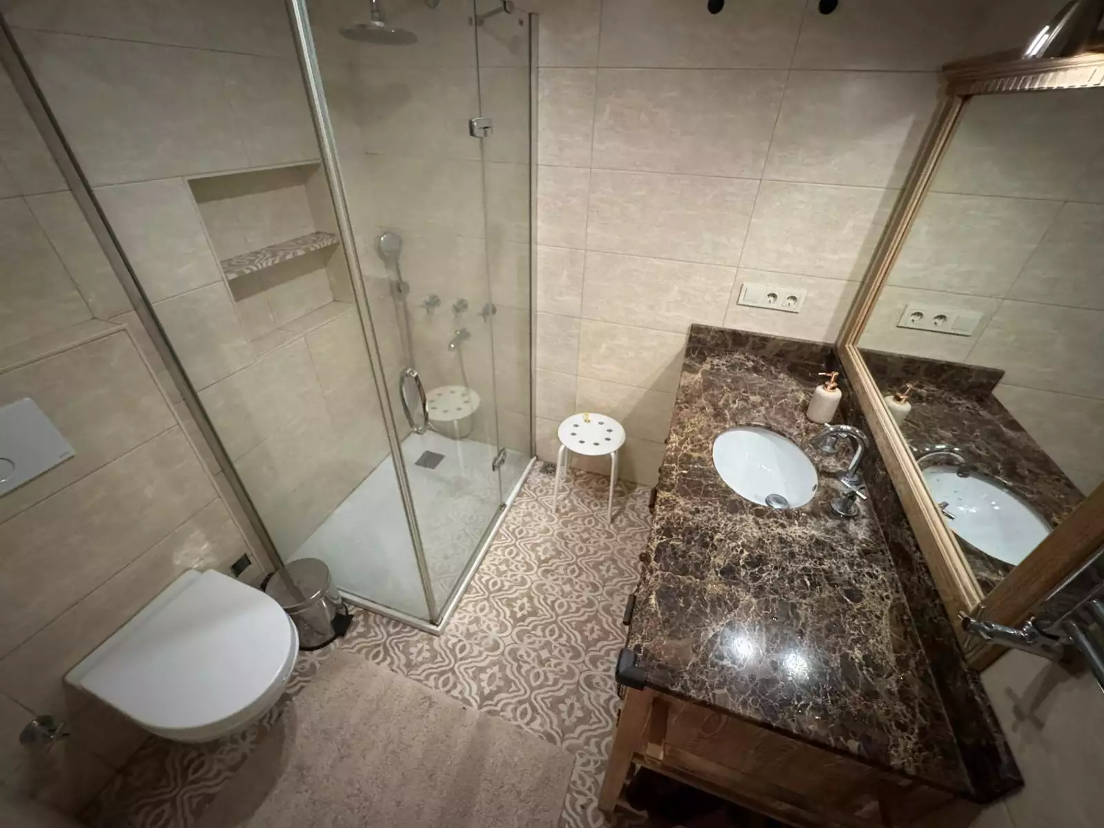 DARÜŞAFAKA HAVUZLU SİTE İÇERİSİNDE SATILIK 2+1 BAHÇE KATI DAİRE