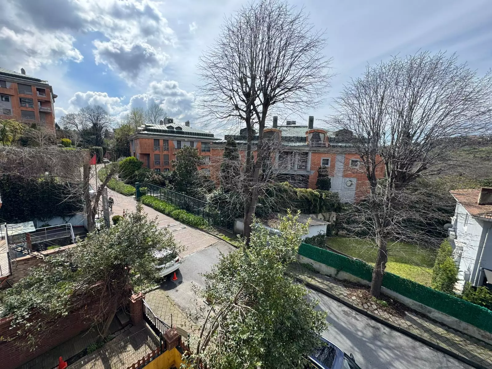 ARNAVUTKÖYDE LÜKS SİTELERİN ARASINDA KİRALIK 3+1 DUBLEKS DAİRE