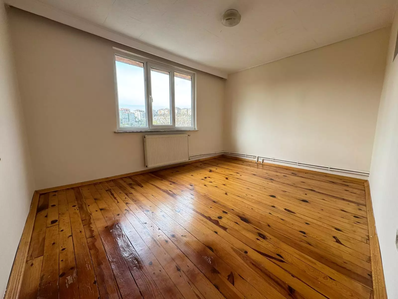 ARNAVUTKÖYDE LÜKS SİTELERİN ARASINDA KİRALIK 3+1 DUBLEKS DAİRE