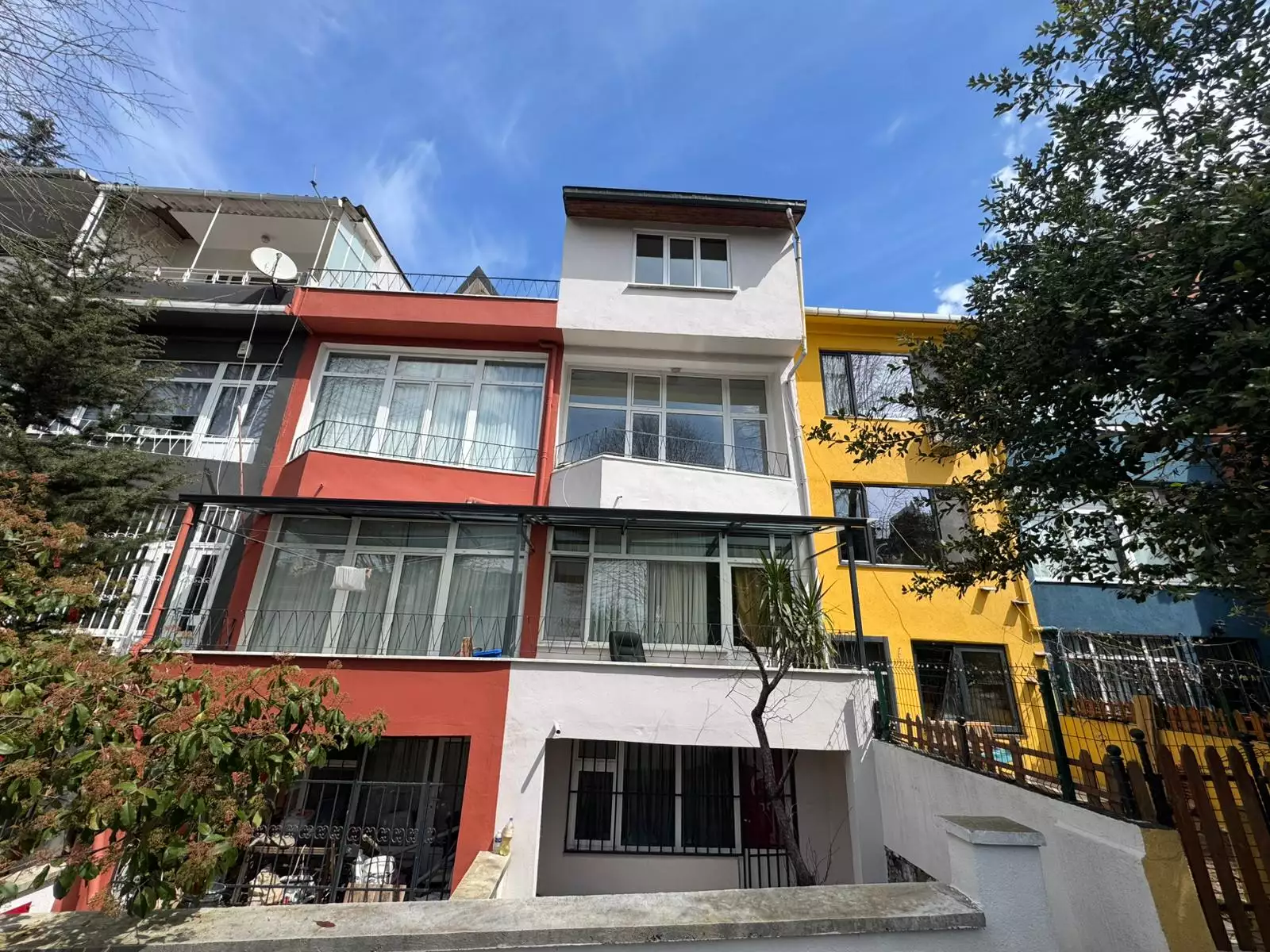 ARNAVUTKÖYDE LÜKS SİTELERİN ARASINDA KİRALIK 3+1 DUBLEKS DAİRE