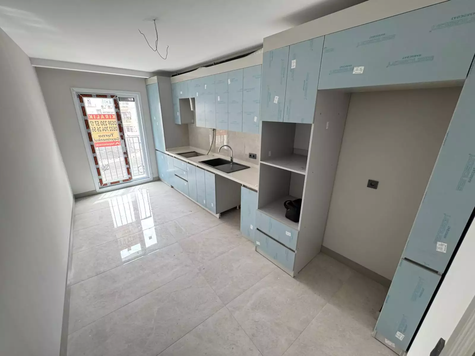 KADIKÖY'DE BOĞAYA 50 METRE UZAKLIKTA SIFIR BİNADA KİRALIK 2+1