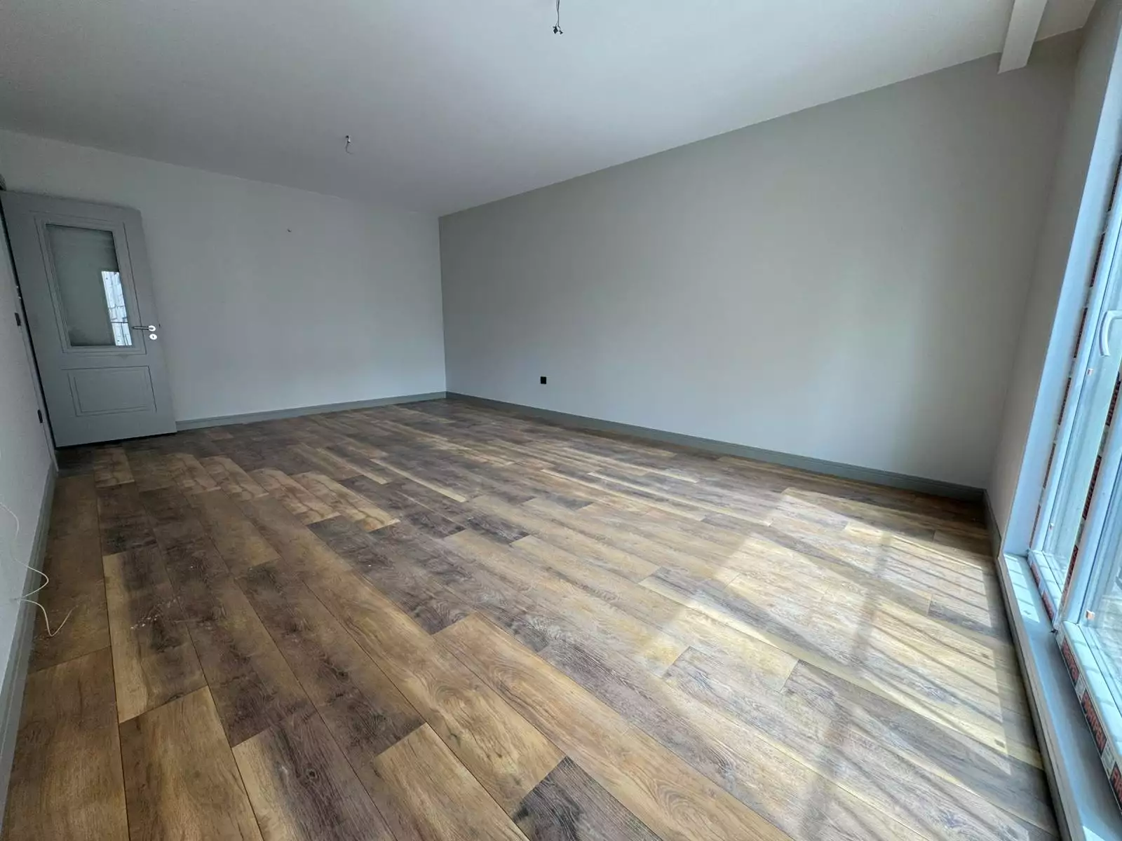 KADIKÖY'DE BOĞAYA 50 METRE UZAKLIKTA SIFIR BİNADA KİRALIK 2+1