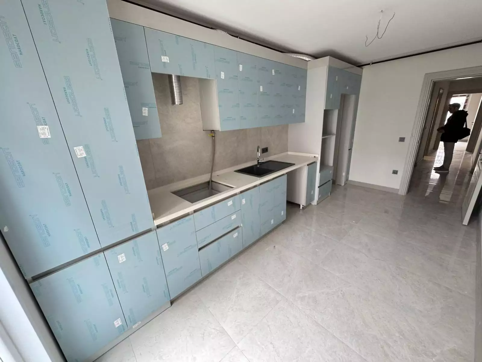 KADIKÖY'DE BOĞAYA 50 METRE UZAKLIKTA SIFIR BİNADA KİRALIK 2+1