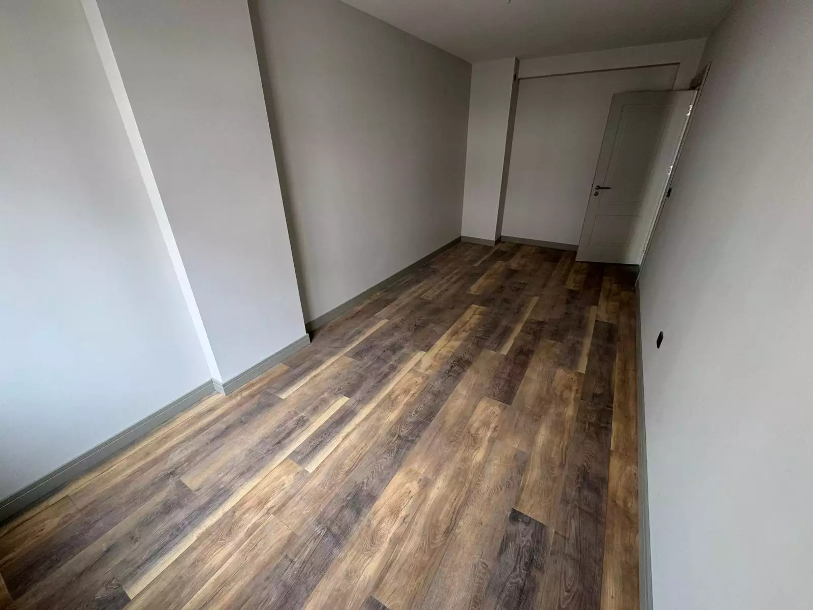 KADIKÖY'DE BOĞAYA 50 METRE UZAKLIKTA SIFIR BİNADA KİRALIK 2+1