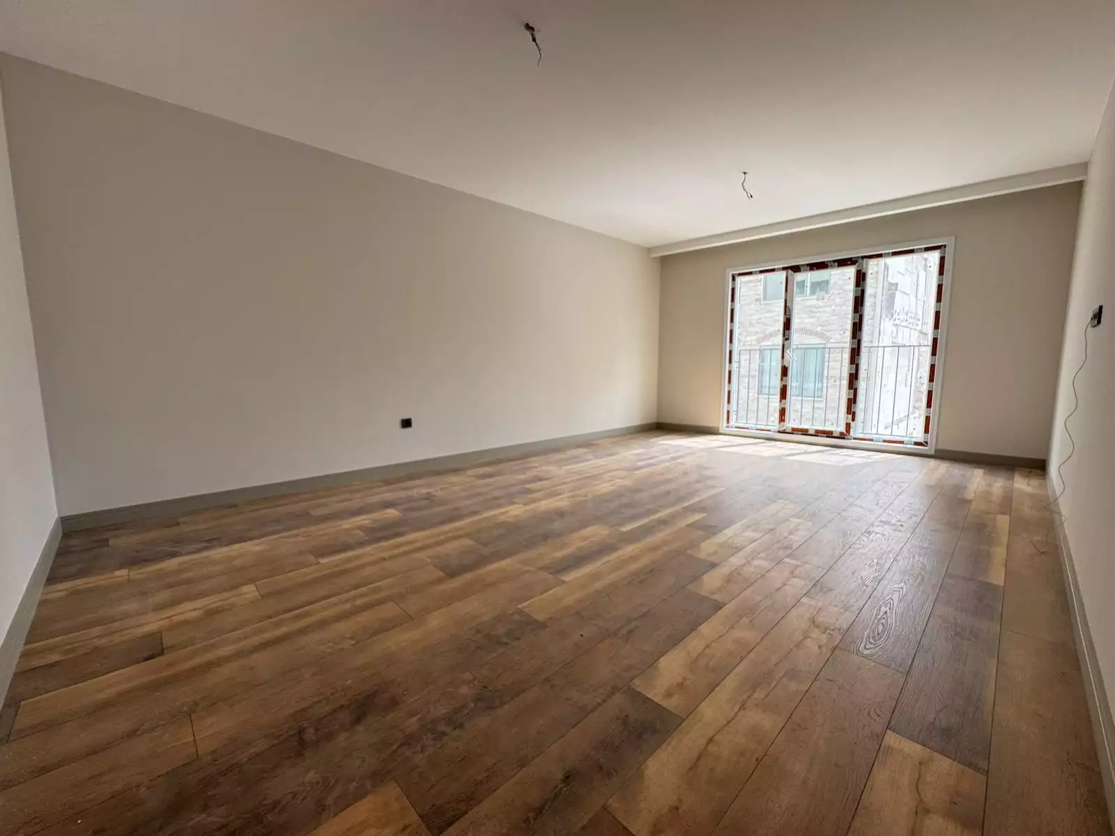 KADIKÖY'DE BOĞAYA 50 METRE UZAKLIKTA SIFIR BİNADA KİRALIK 2+1