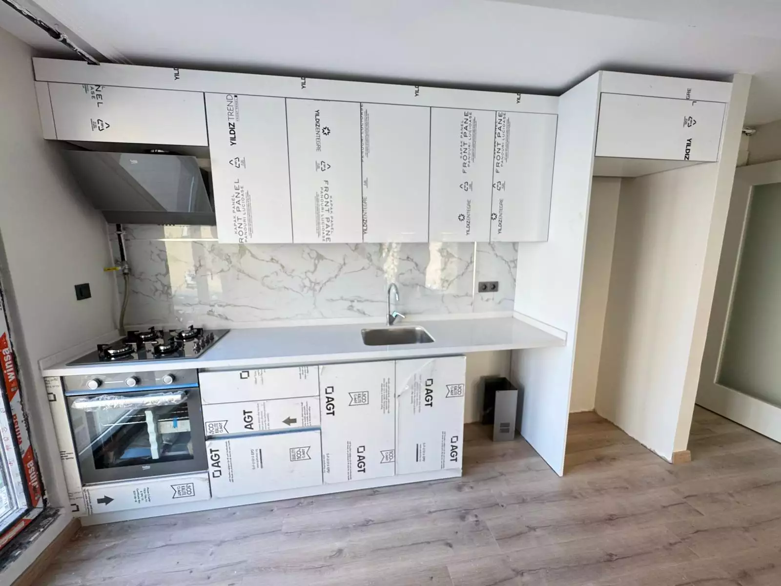 BEŞİKTAŞ DİKİLİTAŞTA YENİ BİNADA BAHÇELİ GENİŞ 1+1 SATILIK DAİRE