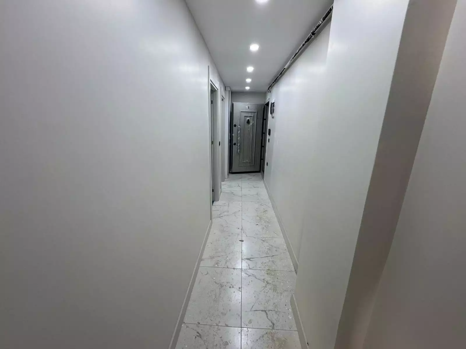 BEŞİKTAŞ DİKİLİTAŞTA YENİ BİNADA BAHÇELİ GENİŞ 1+1 SATILIK DAİRE